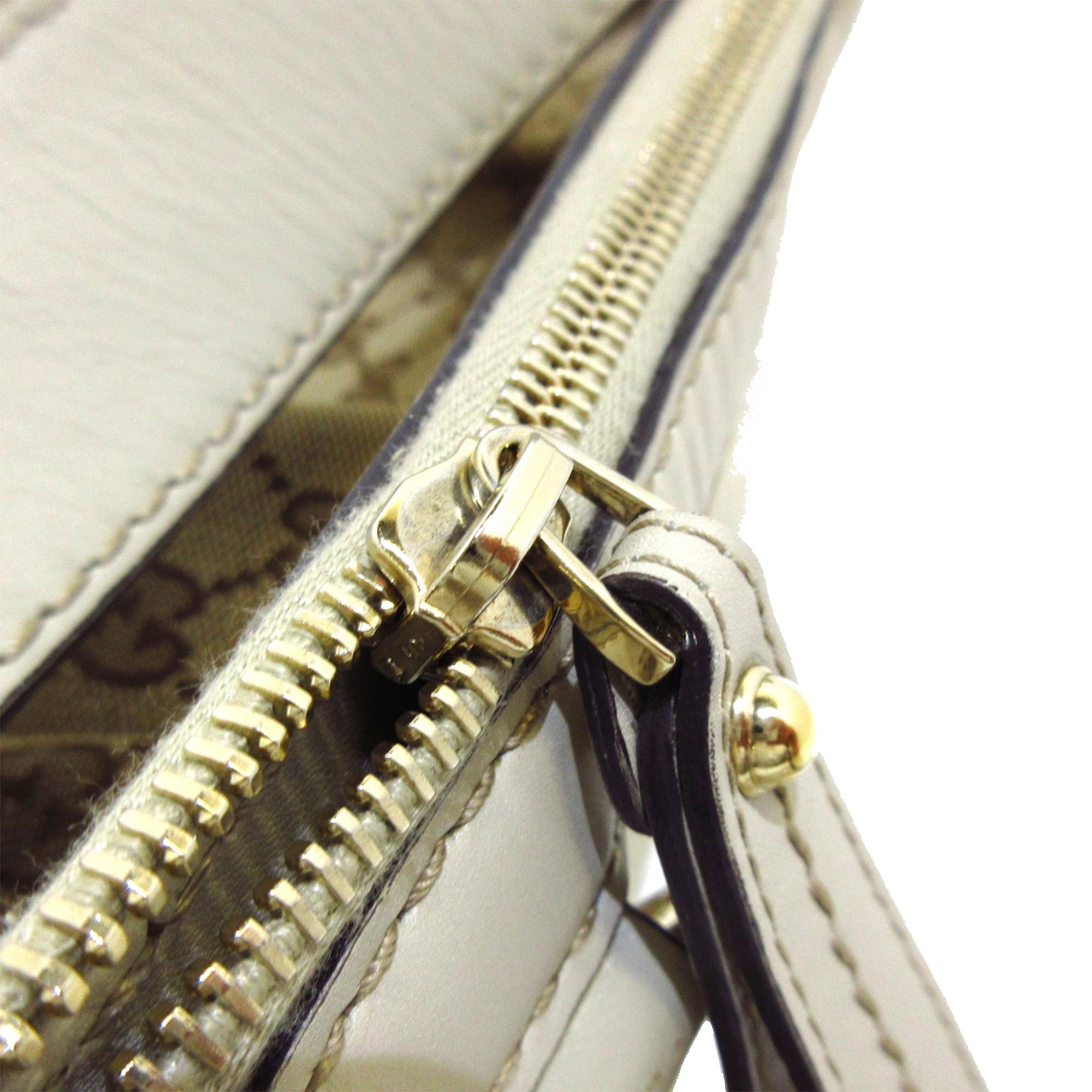 Gucci GG Canvas Sukey Shoulder Bag (SHG-BEWwh3)