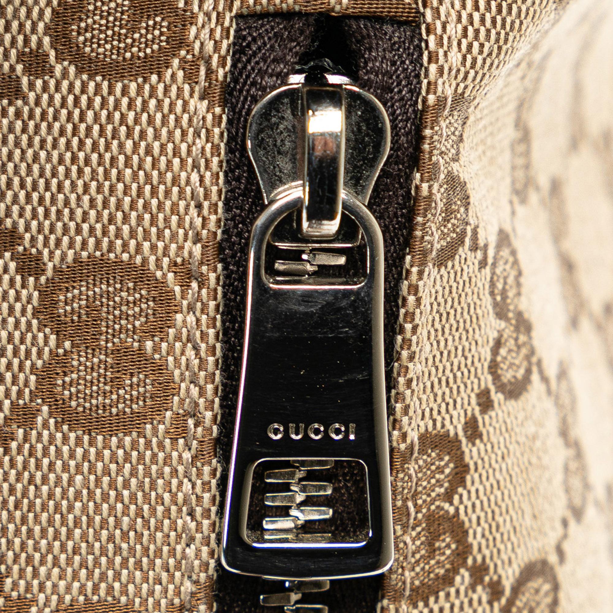 Gucci GG Canvas Waist Pouch (SHG-EXohJH)