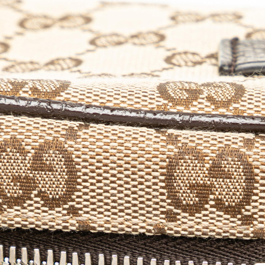 Gucci GG Canvas Waist Pouch (SHG-weuTOB)