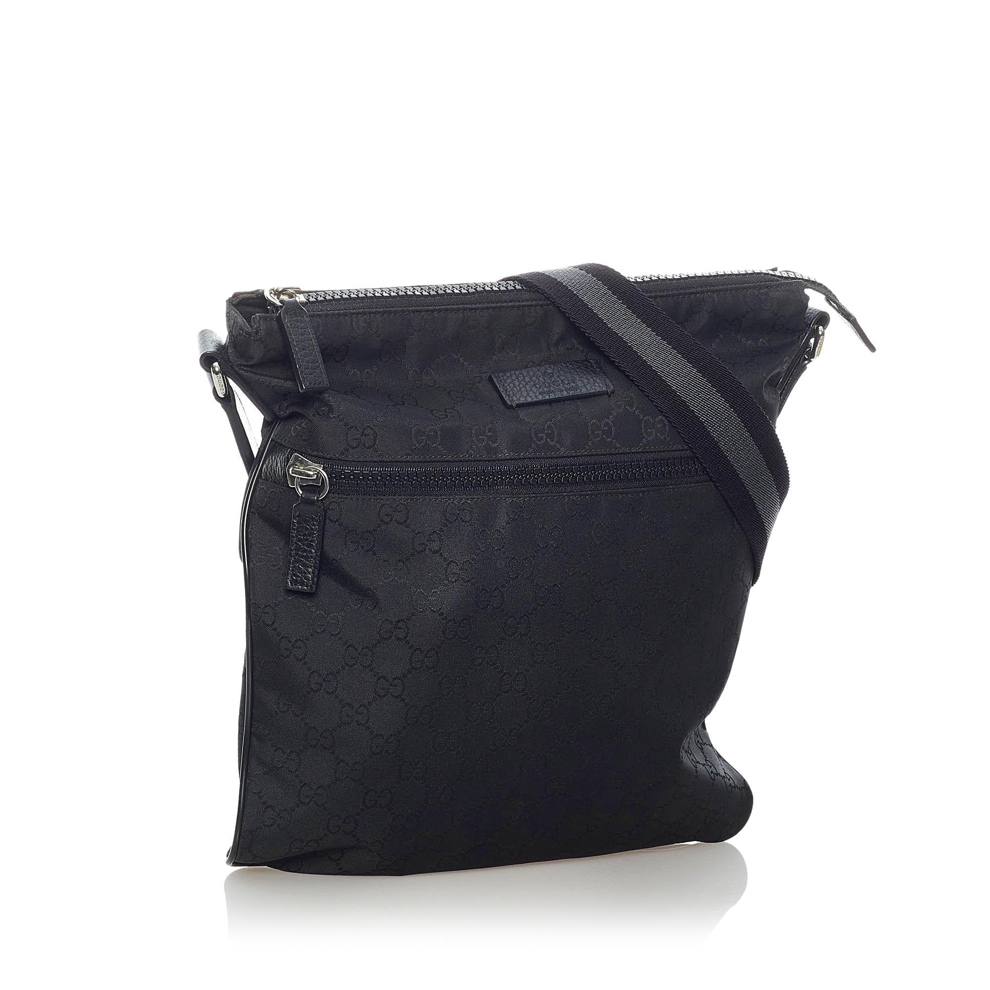 Gucci Gucci Canvas Web Crossbody Bag (SHG-32734)