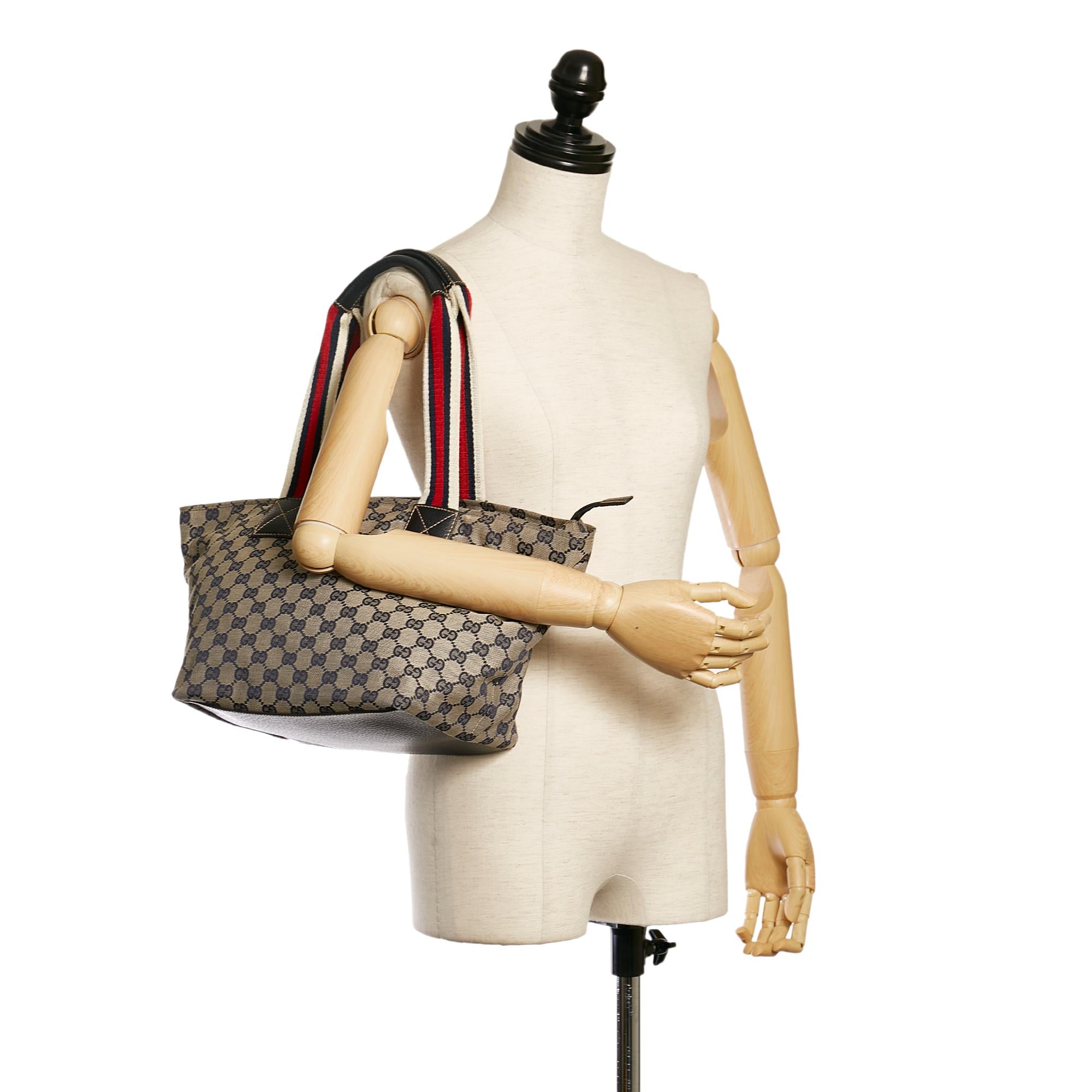 Gucci Gucci Canvas Web Shoulder Bag (SHG-33762)