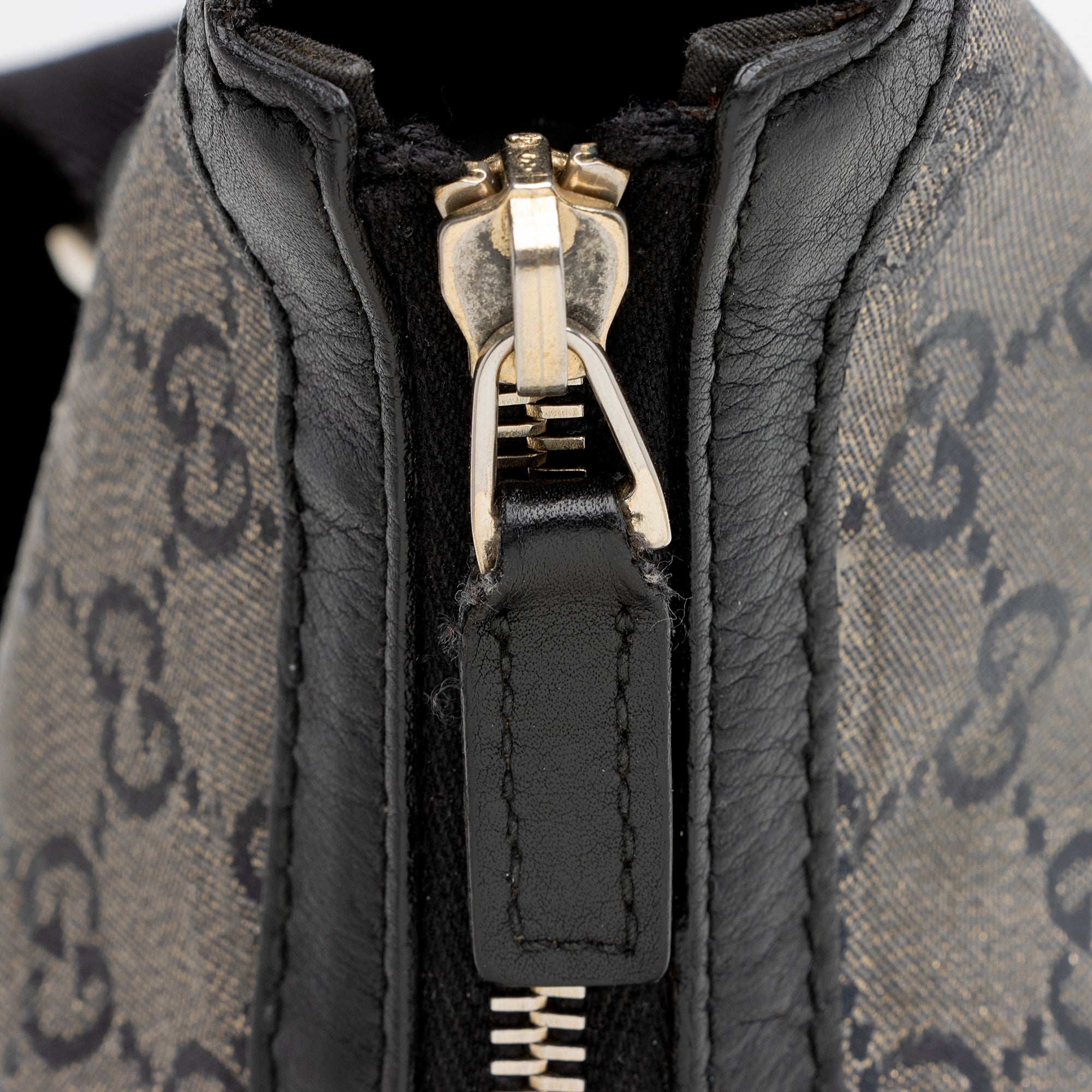 Gucci GG Crystal Messenger Bag (SHF-22189)