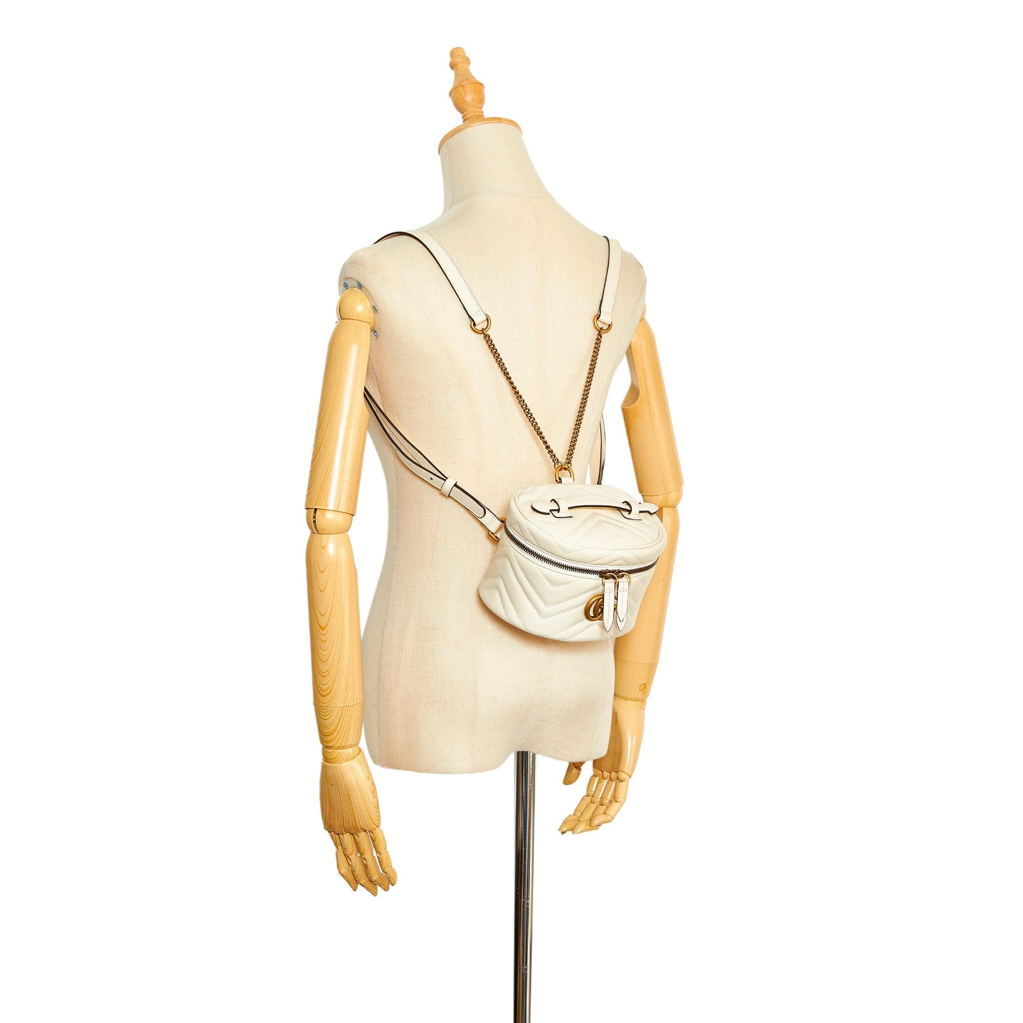Gucci GG Marmont Round Backpack (SHG-SMFnDc)