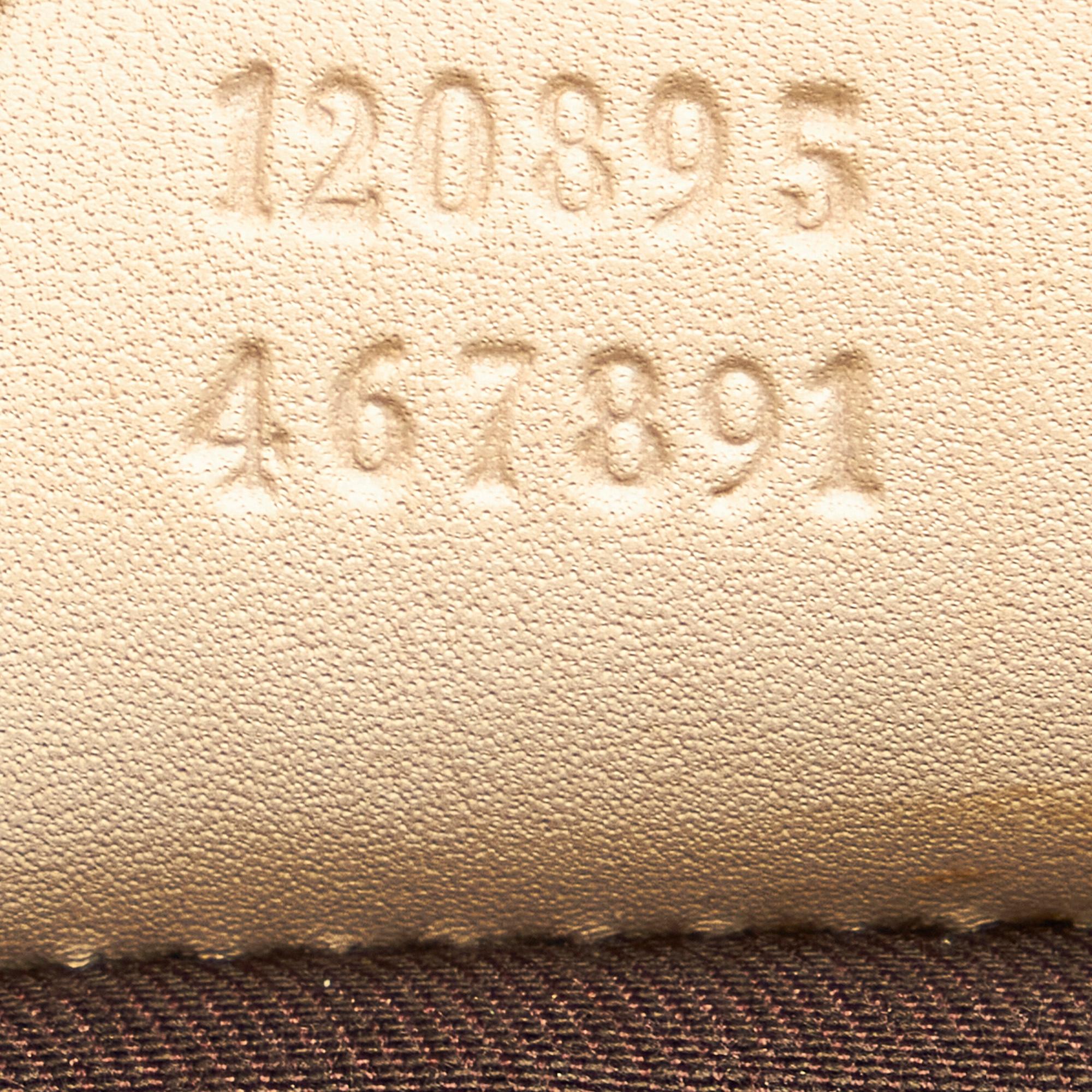 Gucci Gucci Nailhead Leather Handbag (SHG-26097)