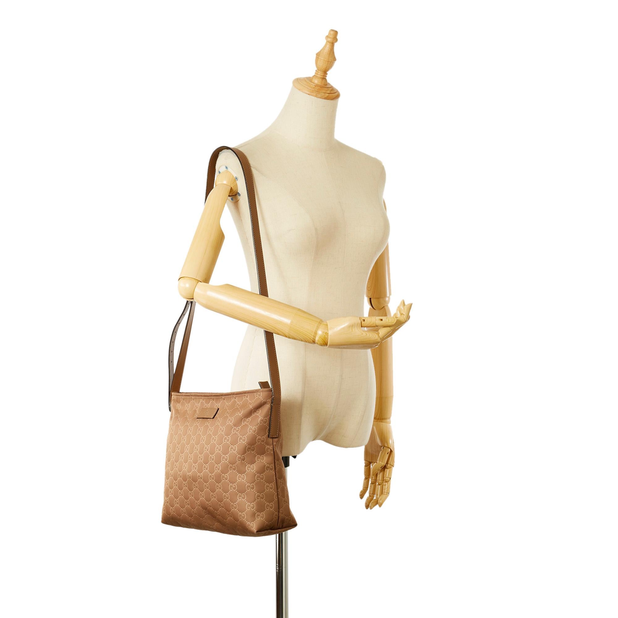 Gucci Gucci Nylon Crossbody Bag (SHG-20985)