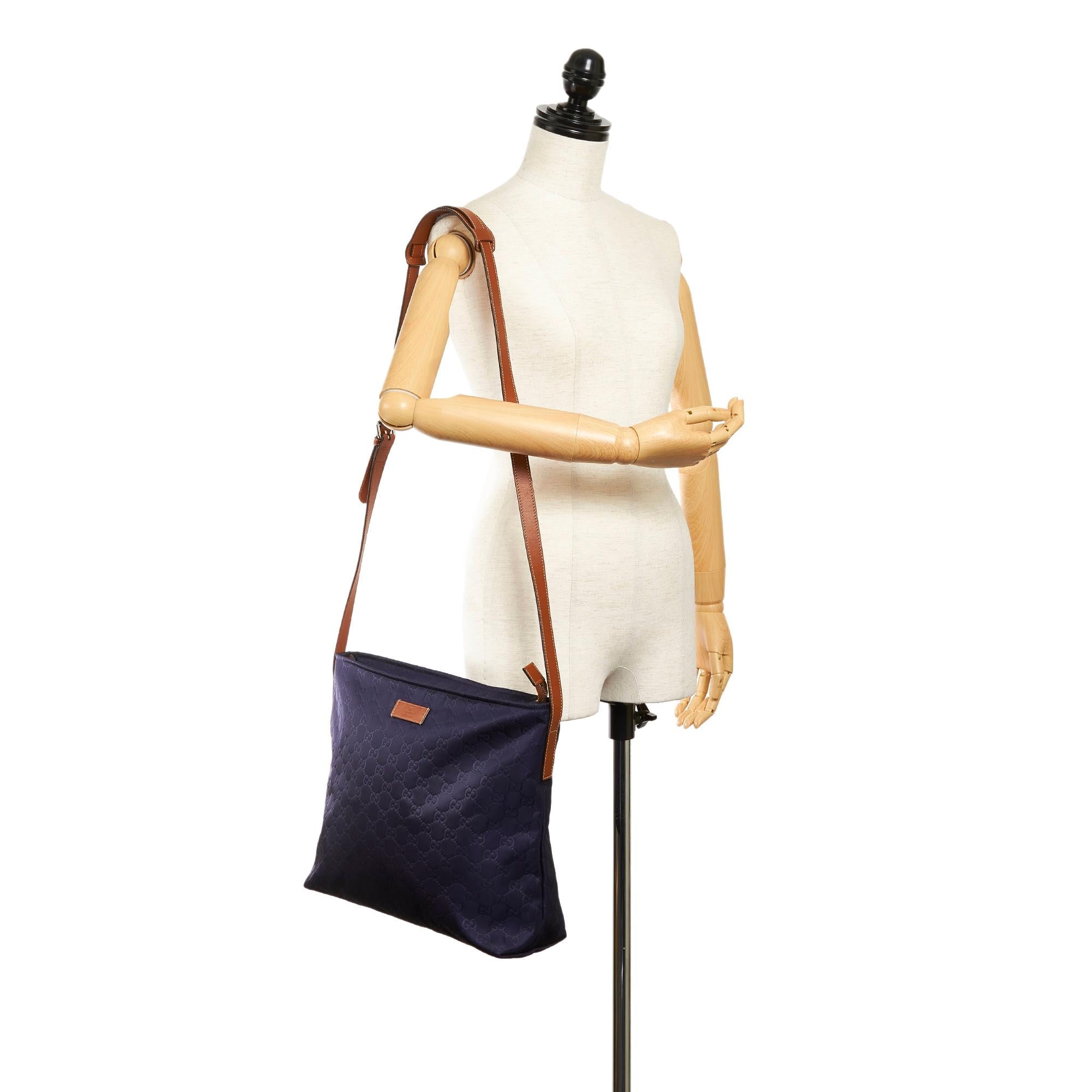 Gucci Gucci Nylon Crossbody Bag (SHG-31121)