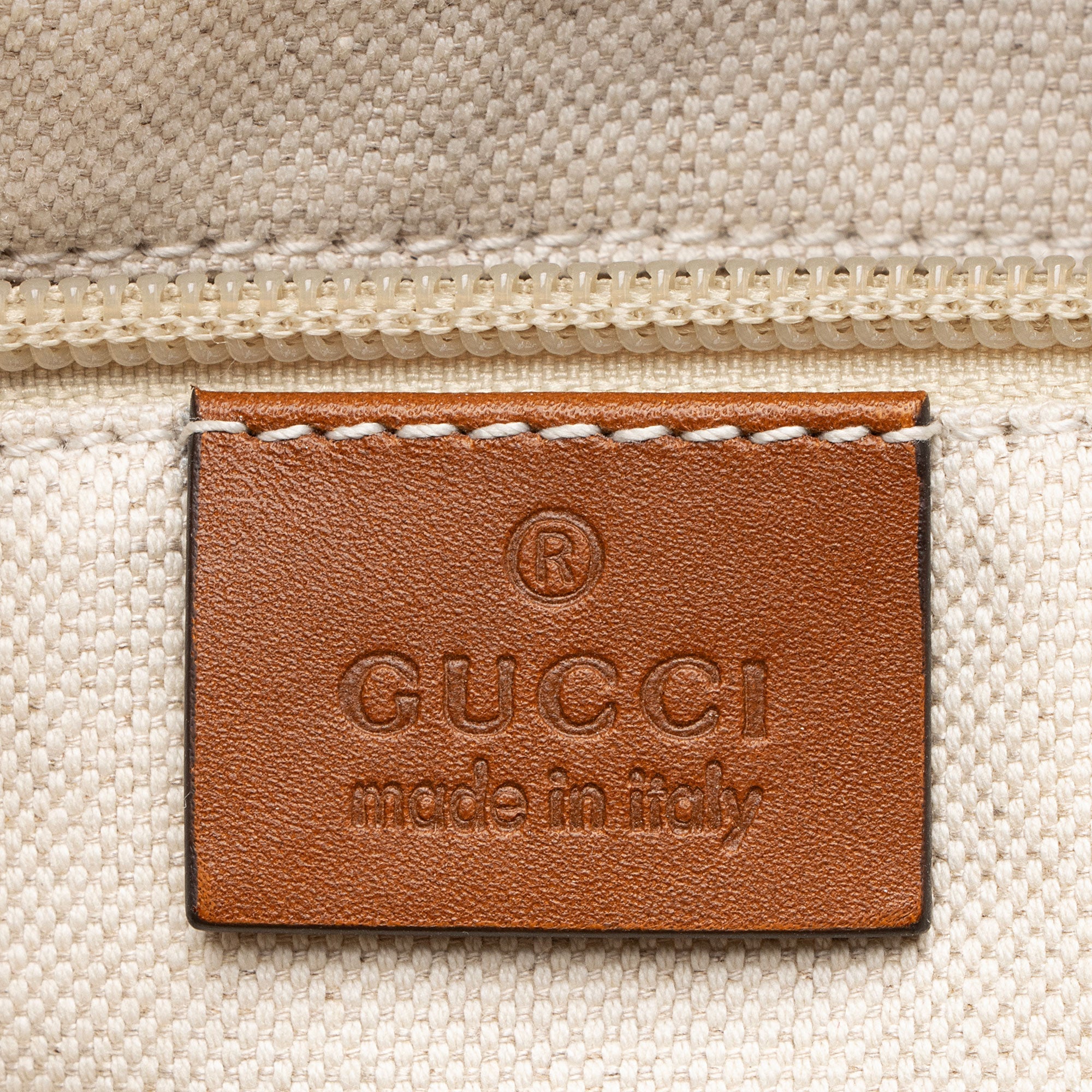 Gucci GG Nylon MessLBger