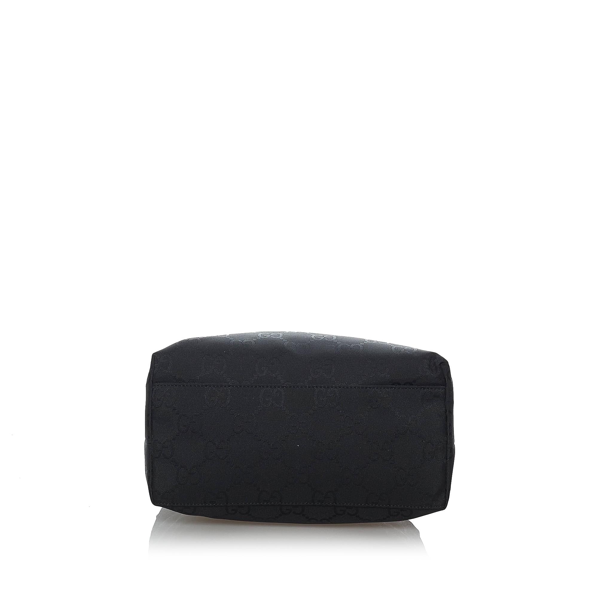 Gucci Gucci Nylon Shoulder Bag (SHG-29560)