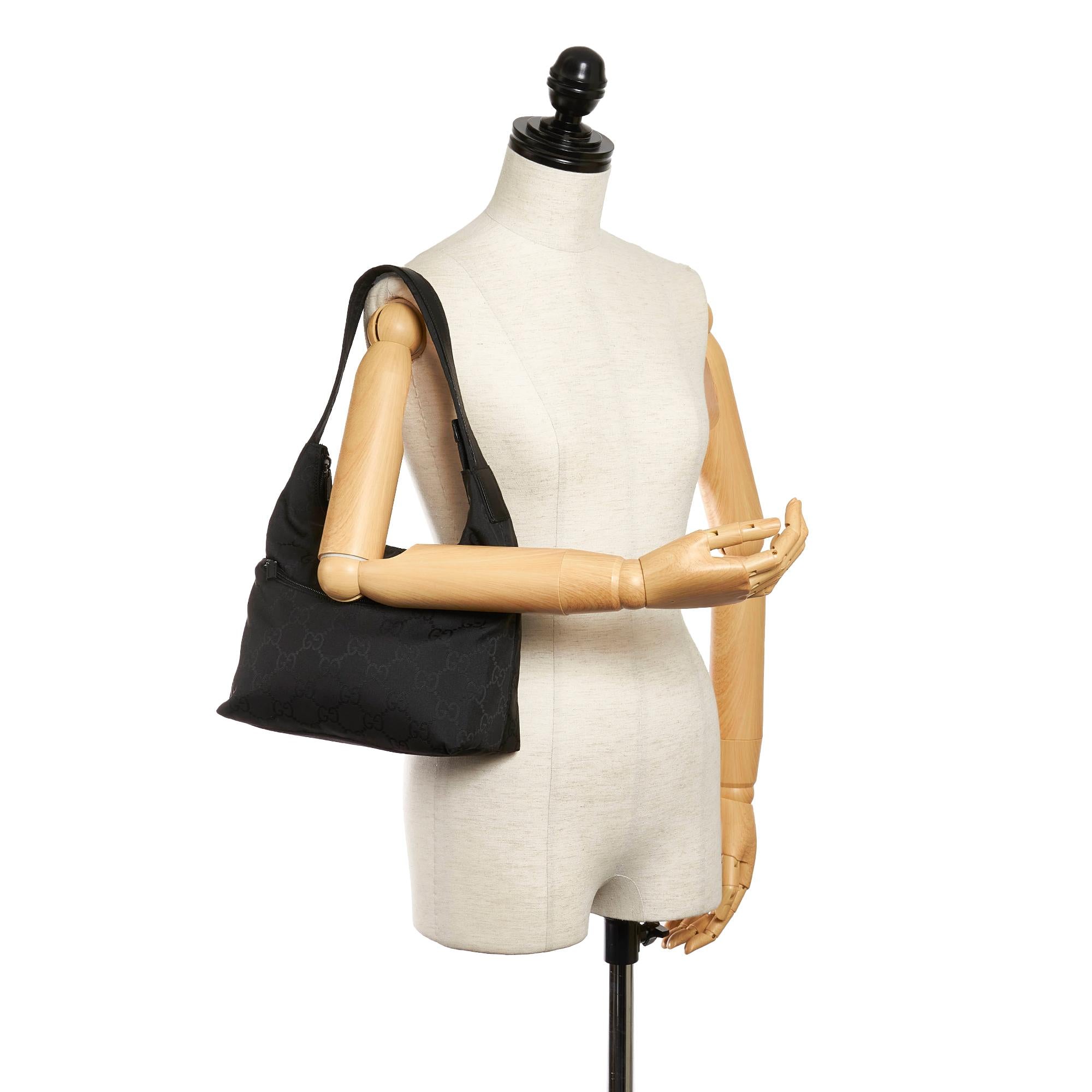 Gucci Gucci Nylon Shoulder Bag (SHG-29560)