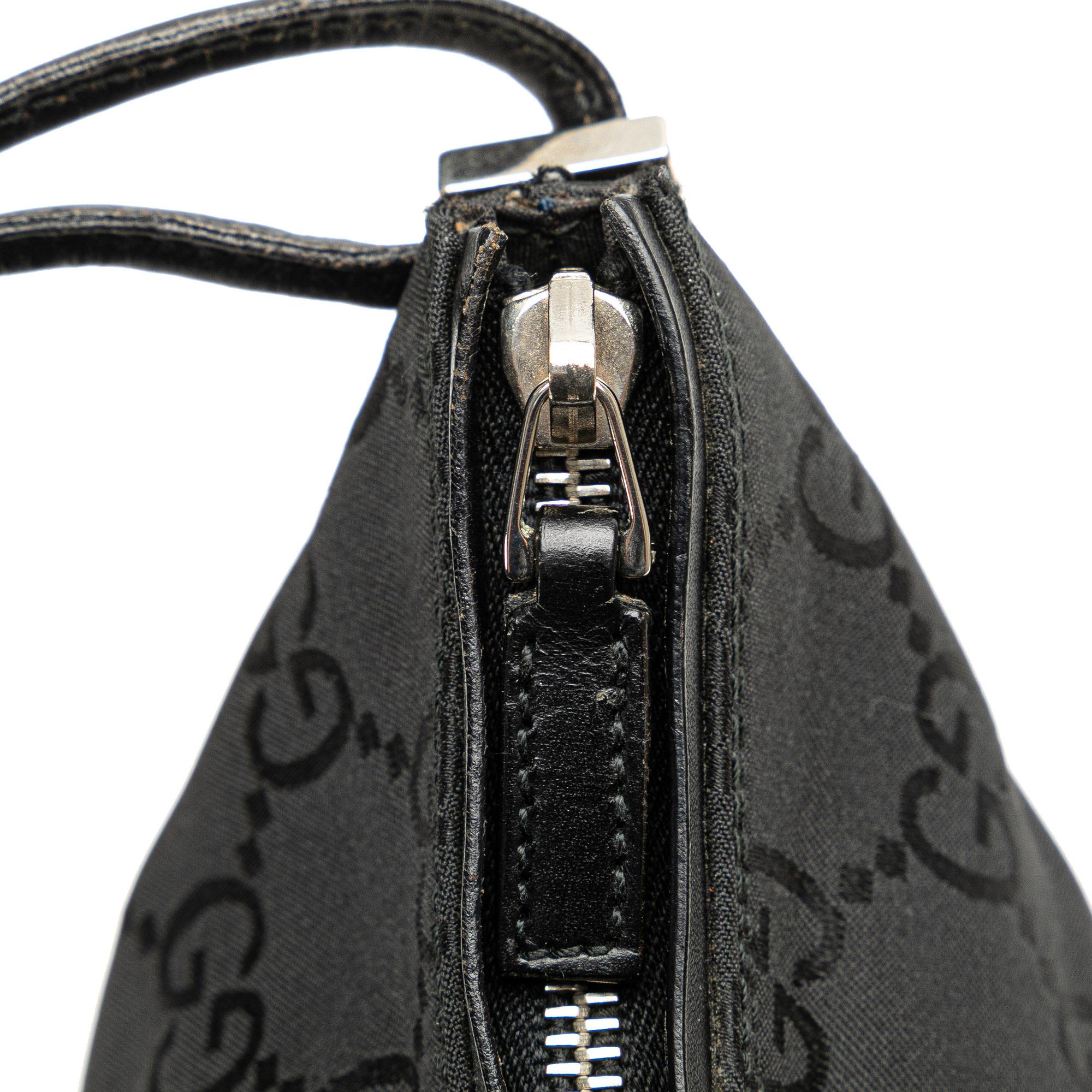 Gucci GG Nylon Shoulder Bag (SHG-pSPER4)