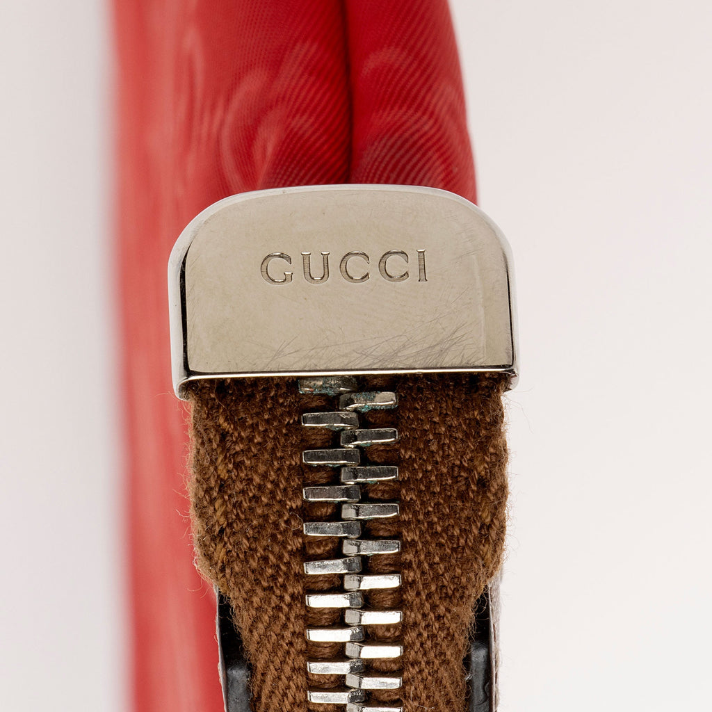 Gucci GG Nylon Zip Pouch (SHF-bnkYTZ)