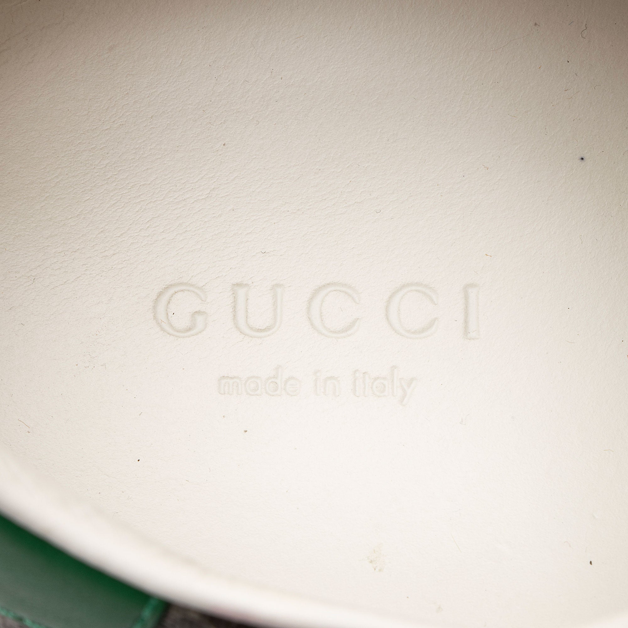 Gucci GG Supreme Apple Sneakers - Size 37.5 / 7.5 (SHF-8bwssz)
