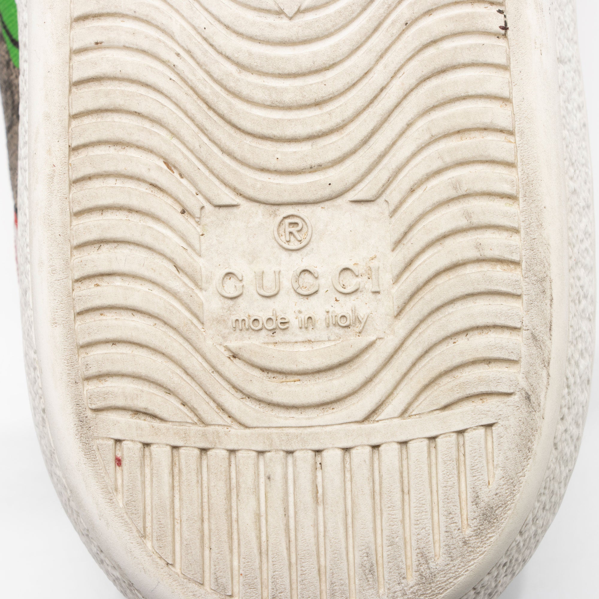 Gucci GG Supreme Apple Sneakers - Size 37.5 / 7.5 (SHF-8bwssz)