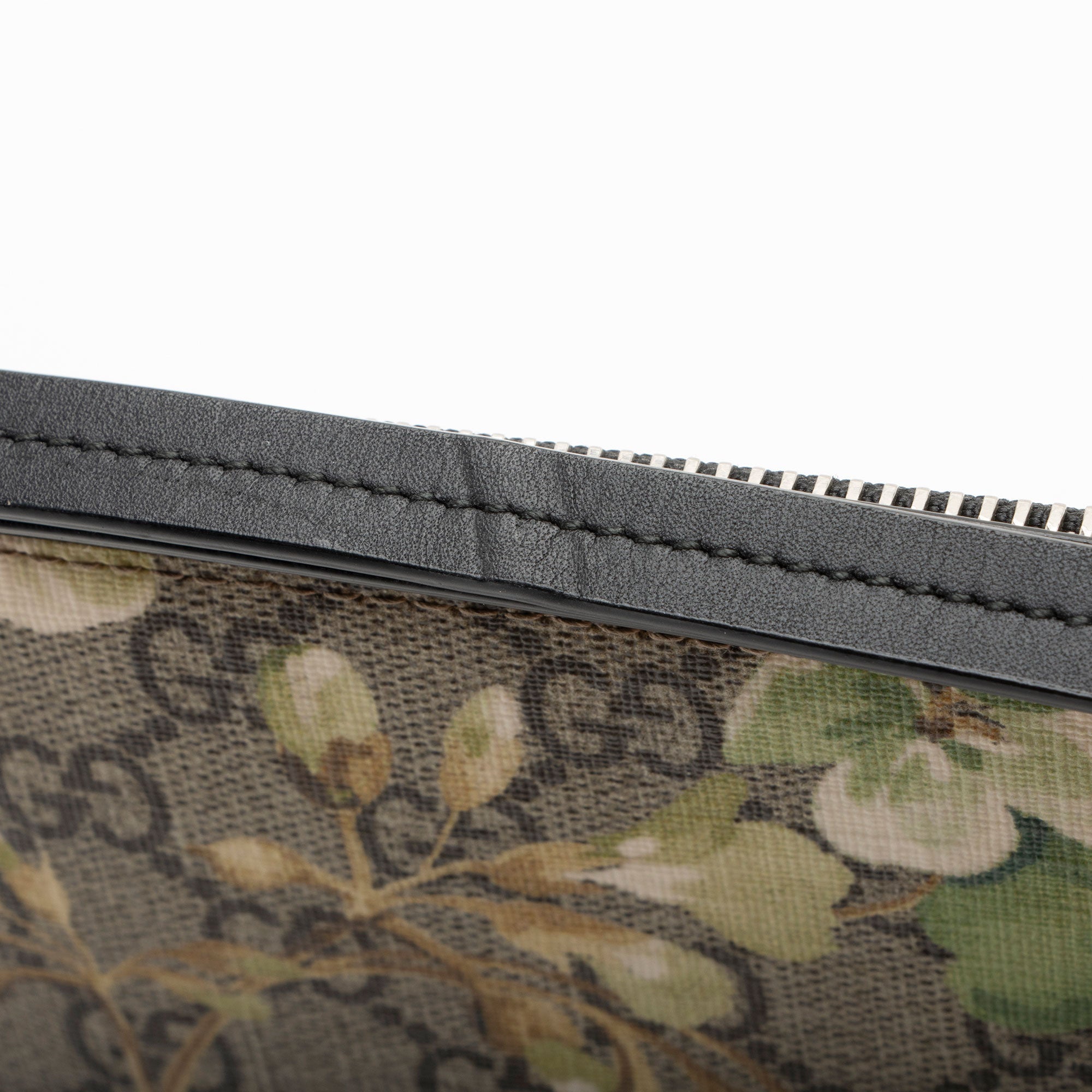 Gucci GG Supreme Blooms Large Pouch (SHF-hBZimk)