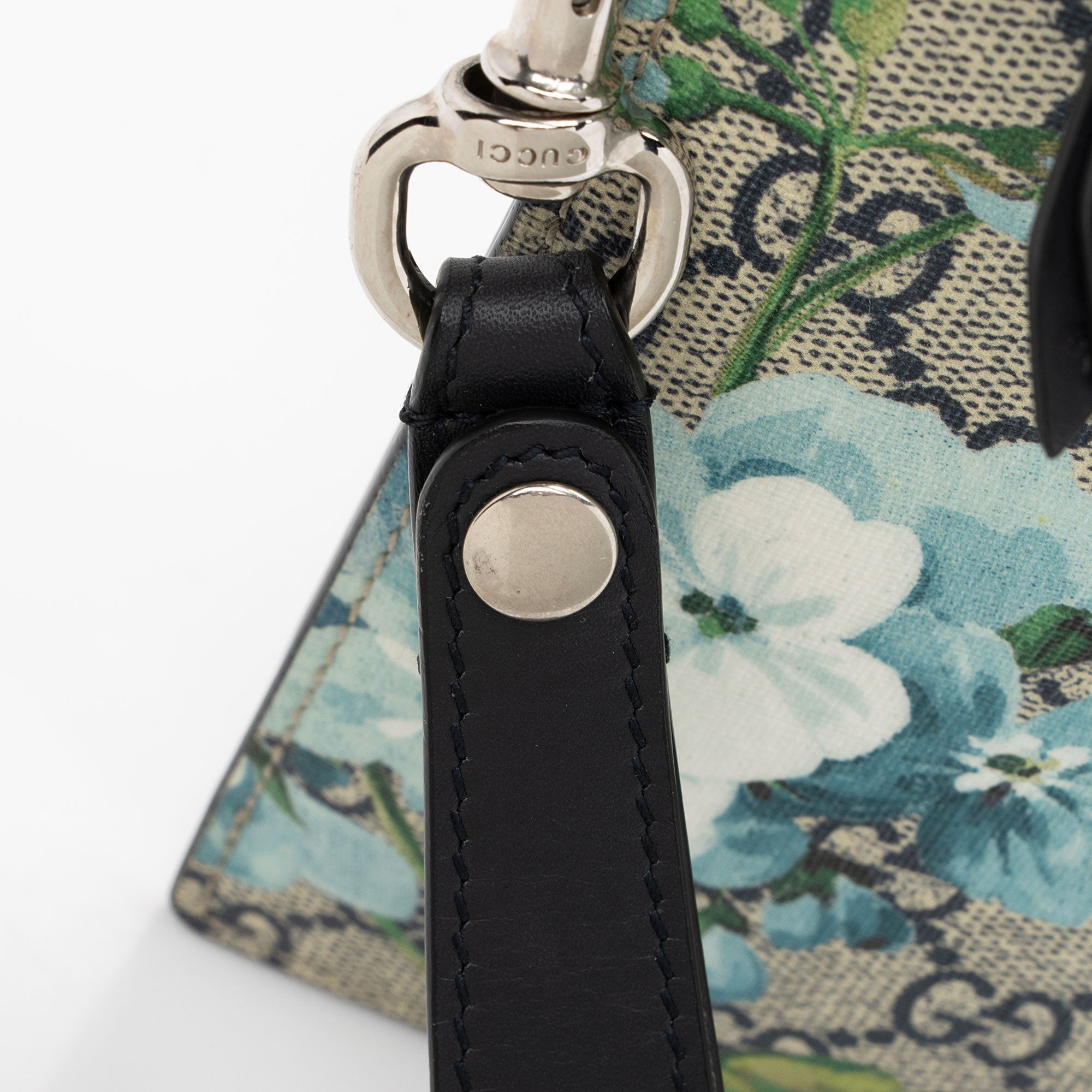 Gucci GG Supreme Blooms Wristlet (SHF-eh4xS1)