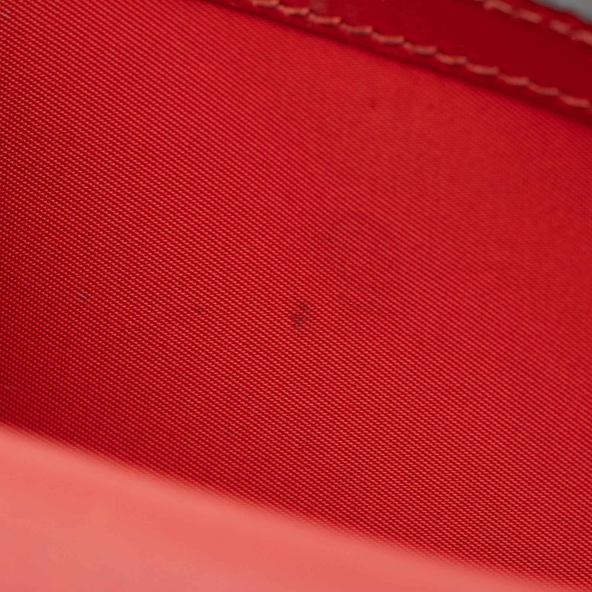 Gucci GG Supreme Cherry Super Mini Bag (SHF-AkMdKn)