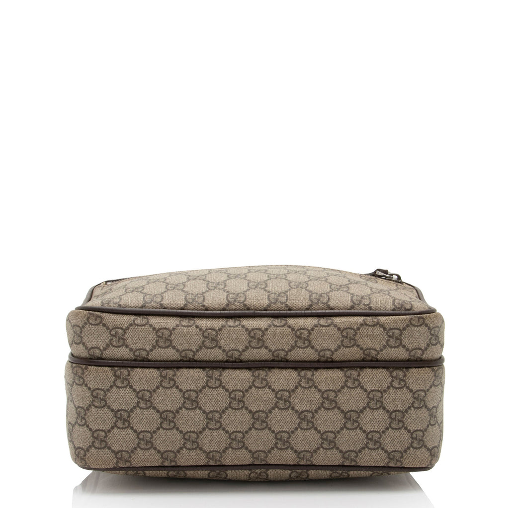 Gucci GG Supreme Classic Small Camera Bag (SHF-fqjHTG)