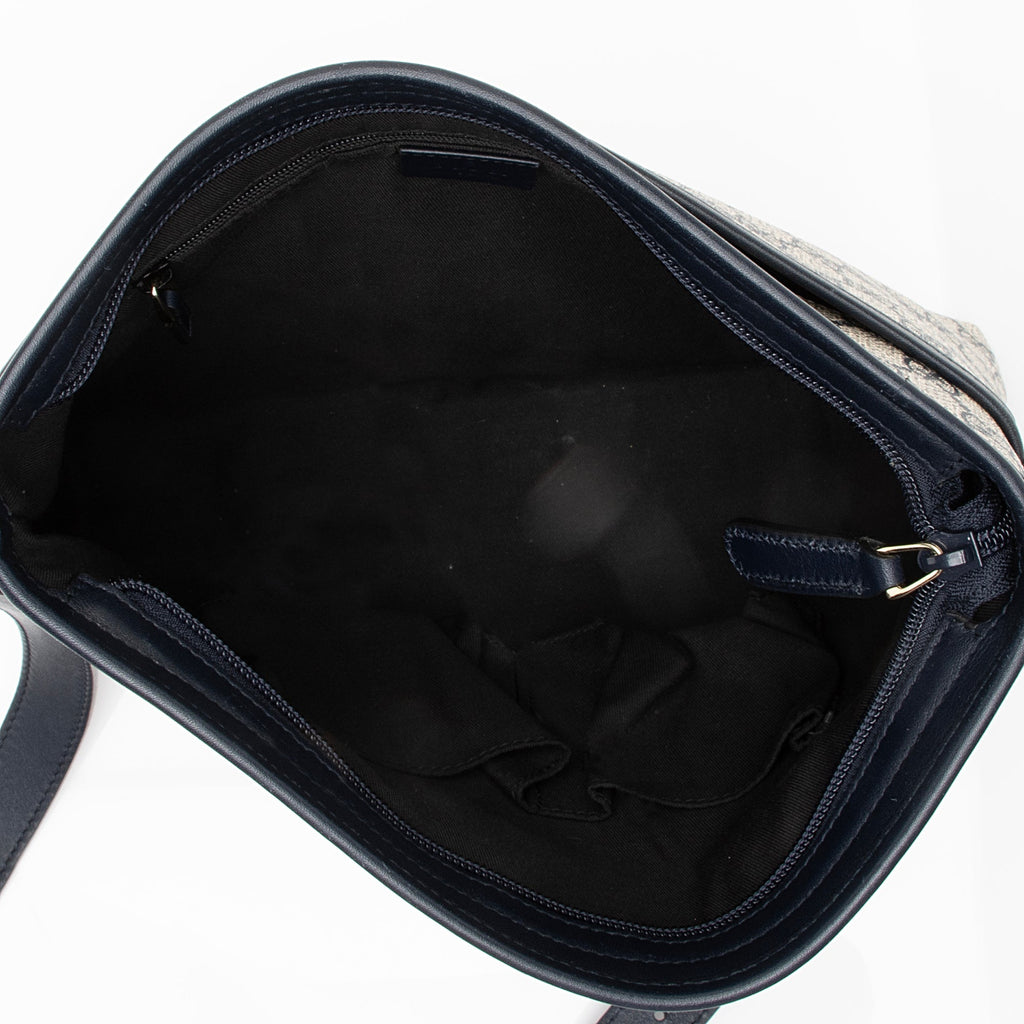 Gucci GG Supreme Classic Flat Medium Messenger Bag (SHF-23363)