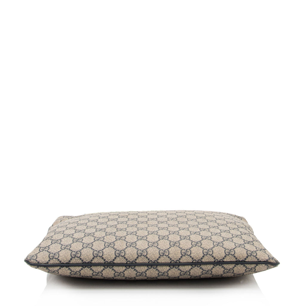 Gucci GG Supreme Classic Flat Medium Messenger Bag (SHF-rHNsr9)