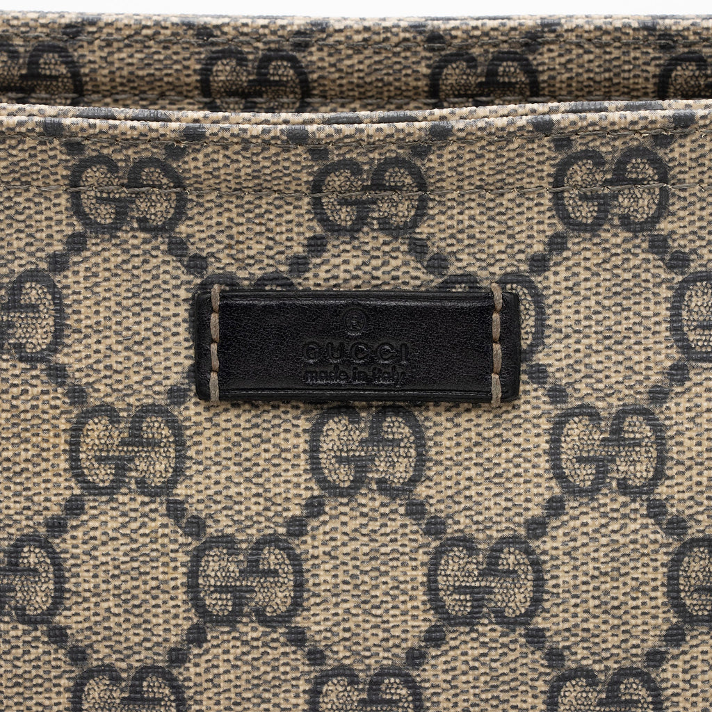 Gucci GG Supreme Classic Flat Medium Messenger Bag (SHF-rHNsr9)
