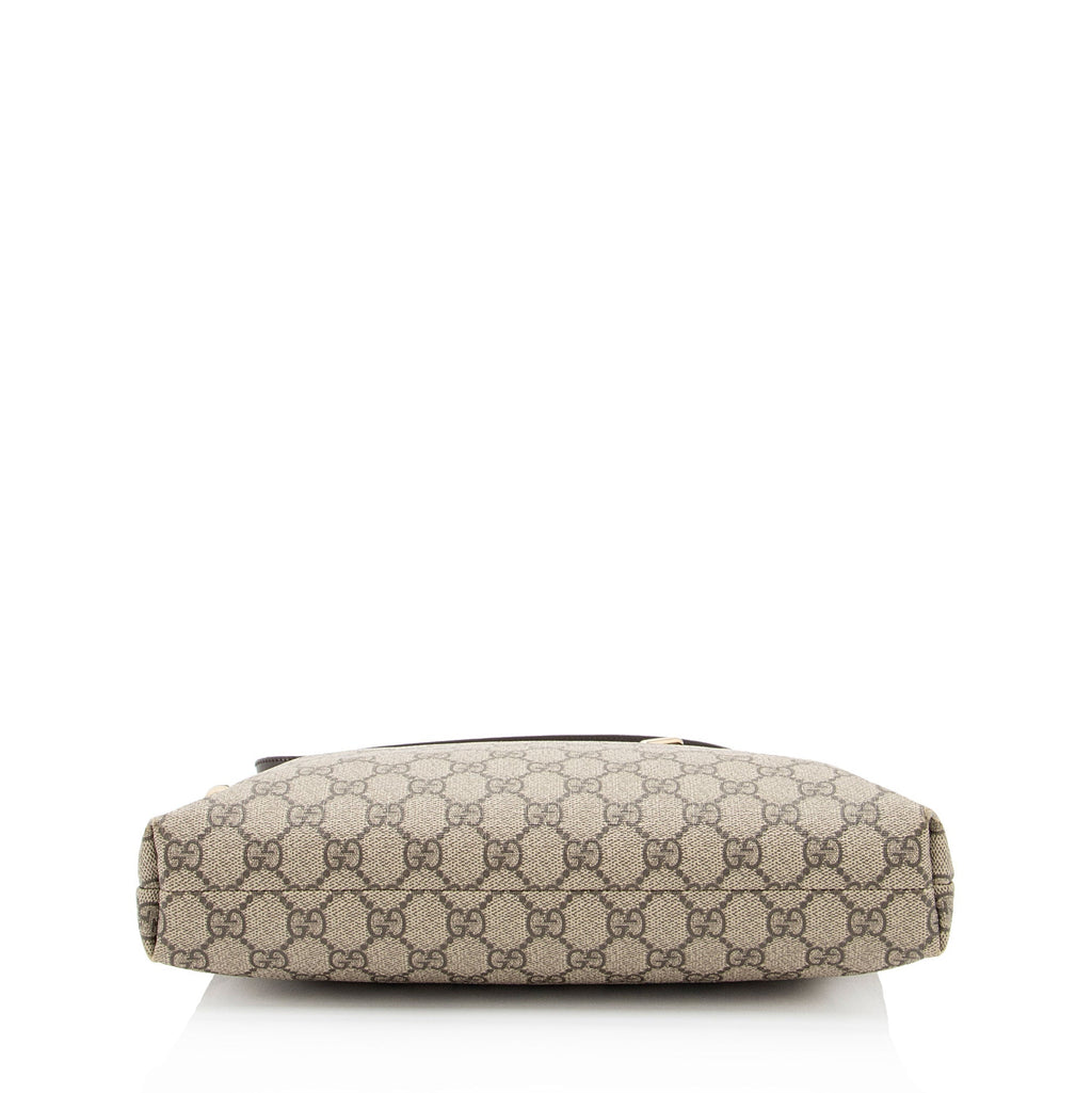 Gucci GG Supreme Classic Flat Medium Messenger Bag (SHF-z1jpvQ)