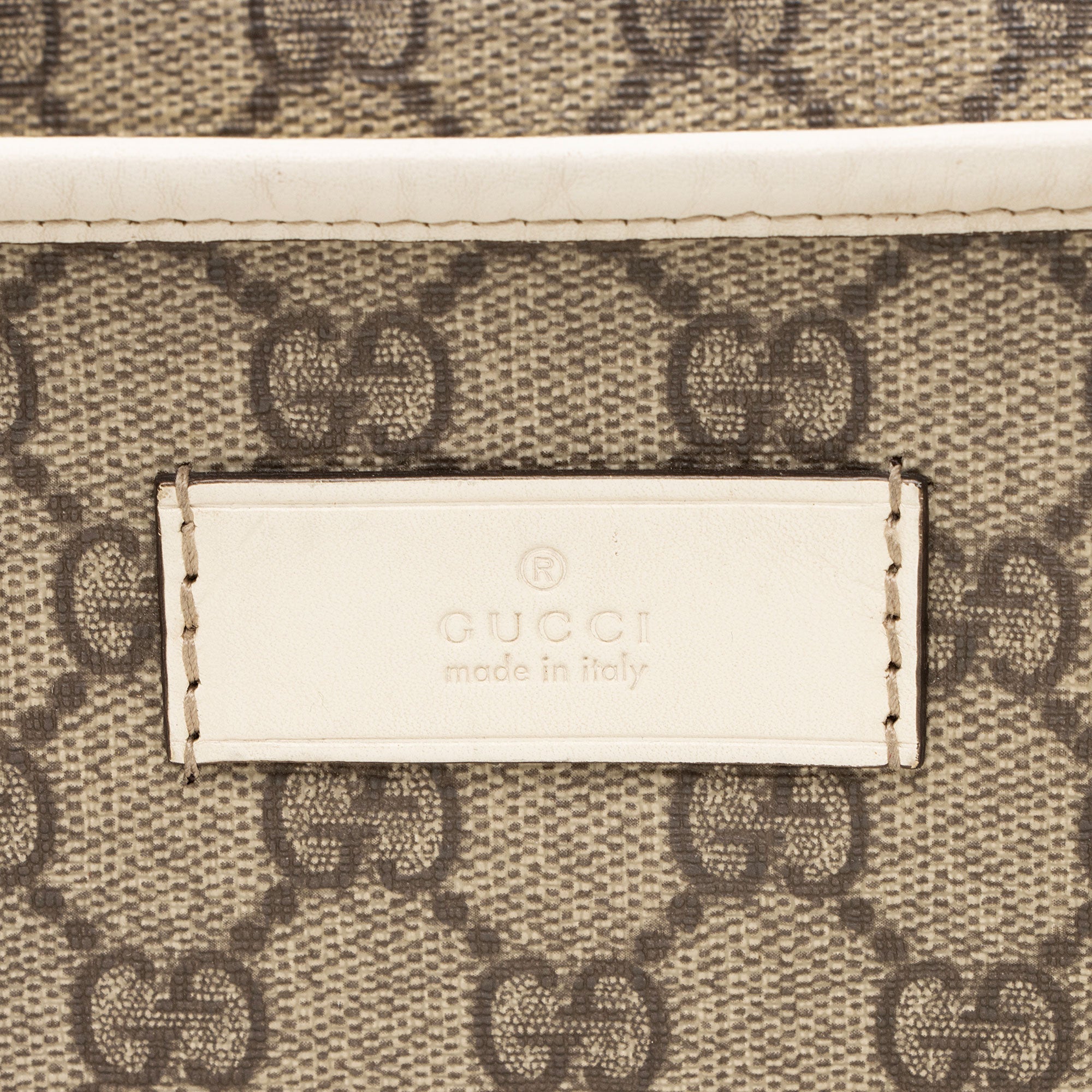 Gucci GG Supreme Classic Medium Zip Tote