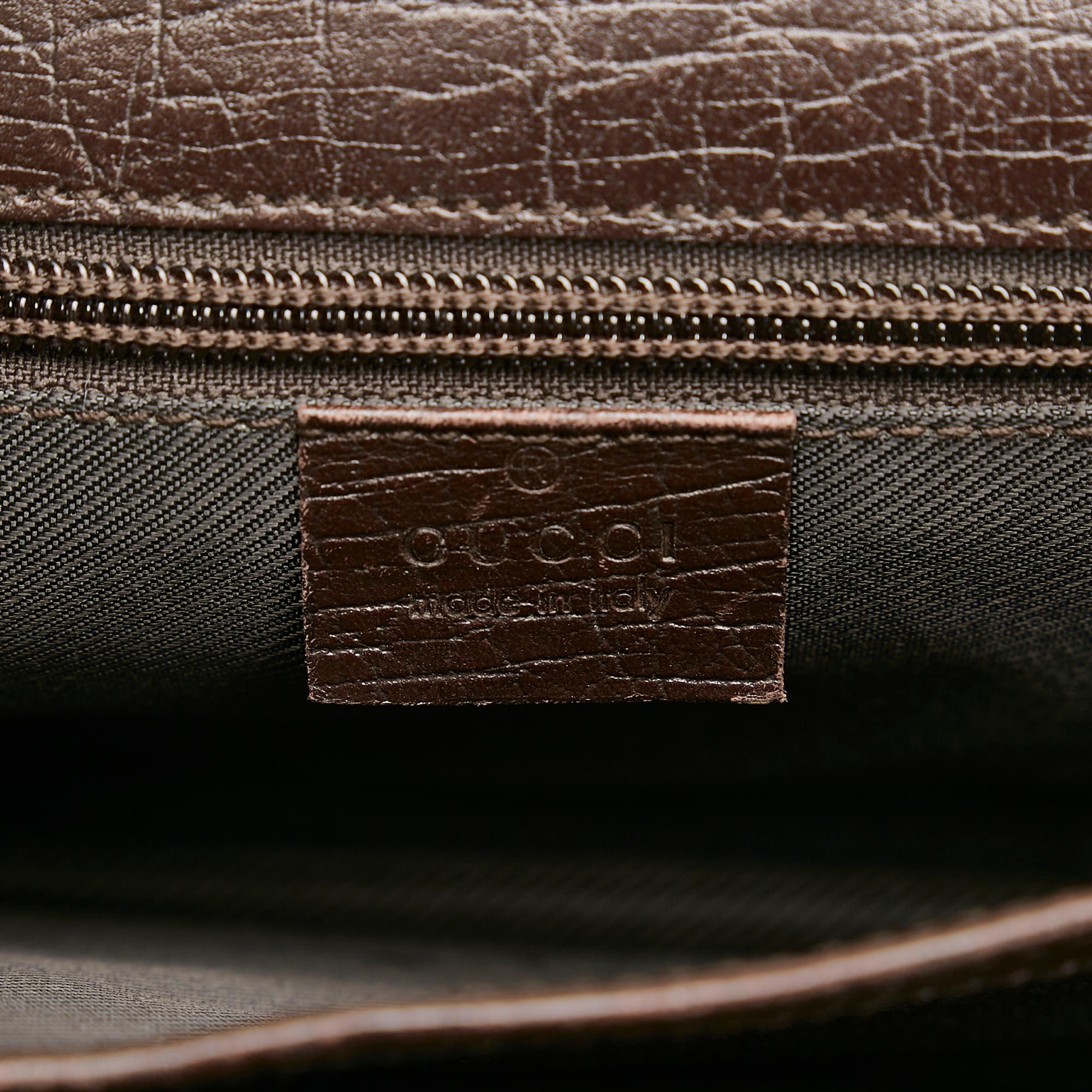 Gucci GG Supreme Clutch Bag (SHG-ZFvOax)