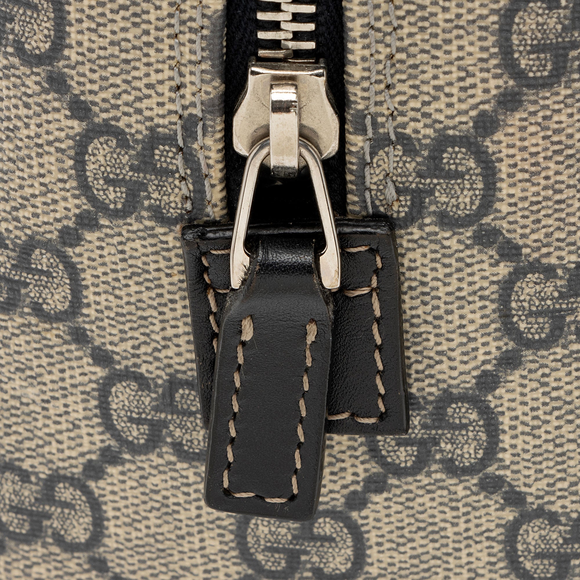 Gucci GG Supreme Cosmetic Case (SHF-g399e7)