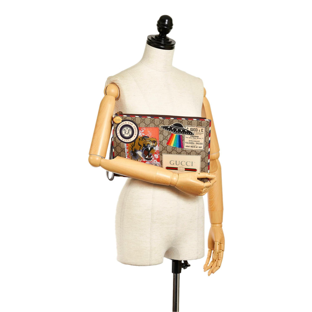 Gucci Gucci Supreme Courrier Clutch Bag (SHG-33451)