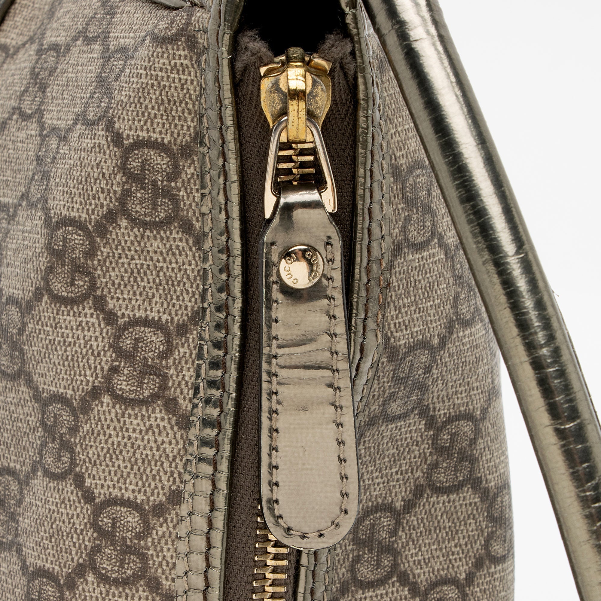 Gucci GG Supreme Pocket Hobo (SHF-hYDufh)