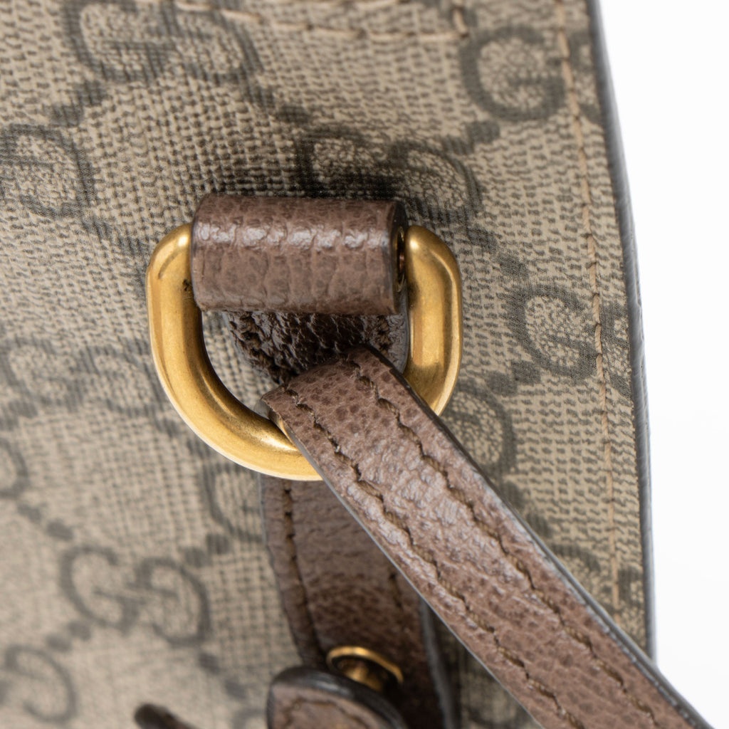 Gucci GG Supreme Pochette