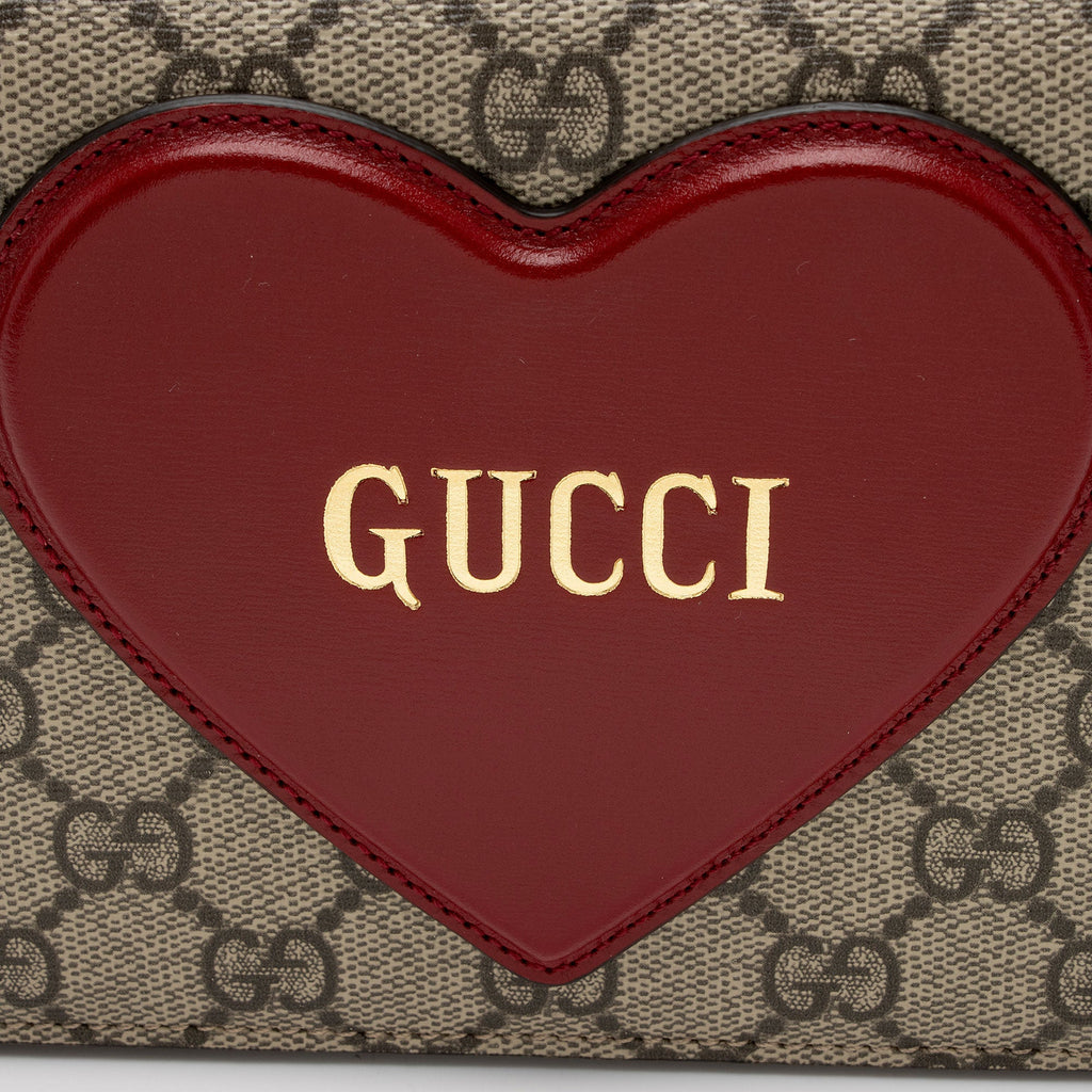 Gucci GG Supreme Script Logo Heart Wallet on Chain (SHF-lumKJK)