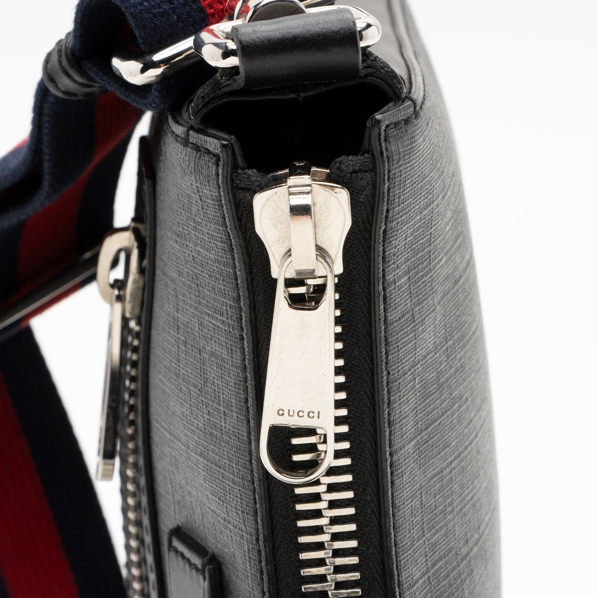 Gucci GG Supreme Small Messenger