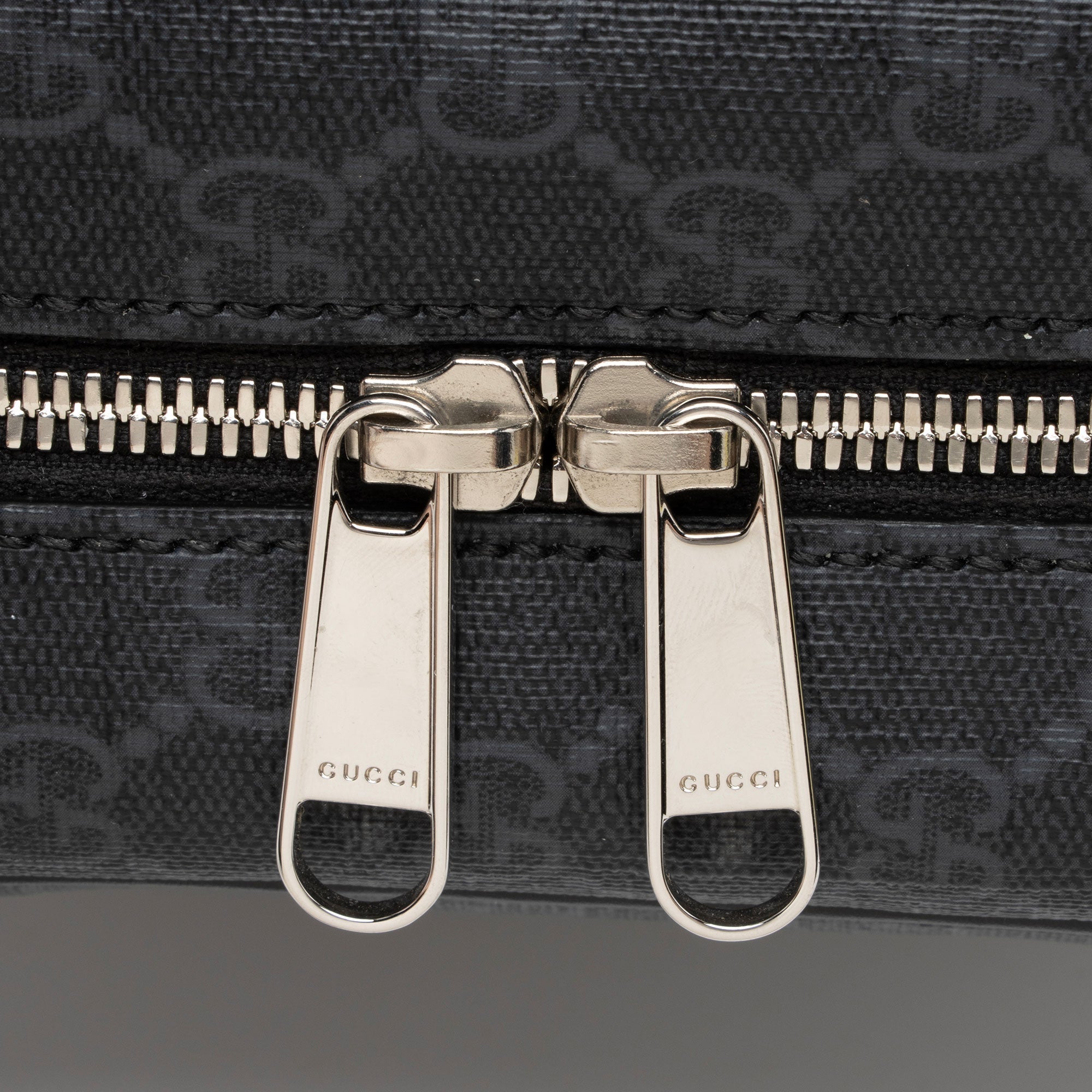 Gucci GG Supreme Square Shoulder Bag (SHF-lfm2V7)