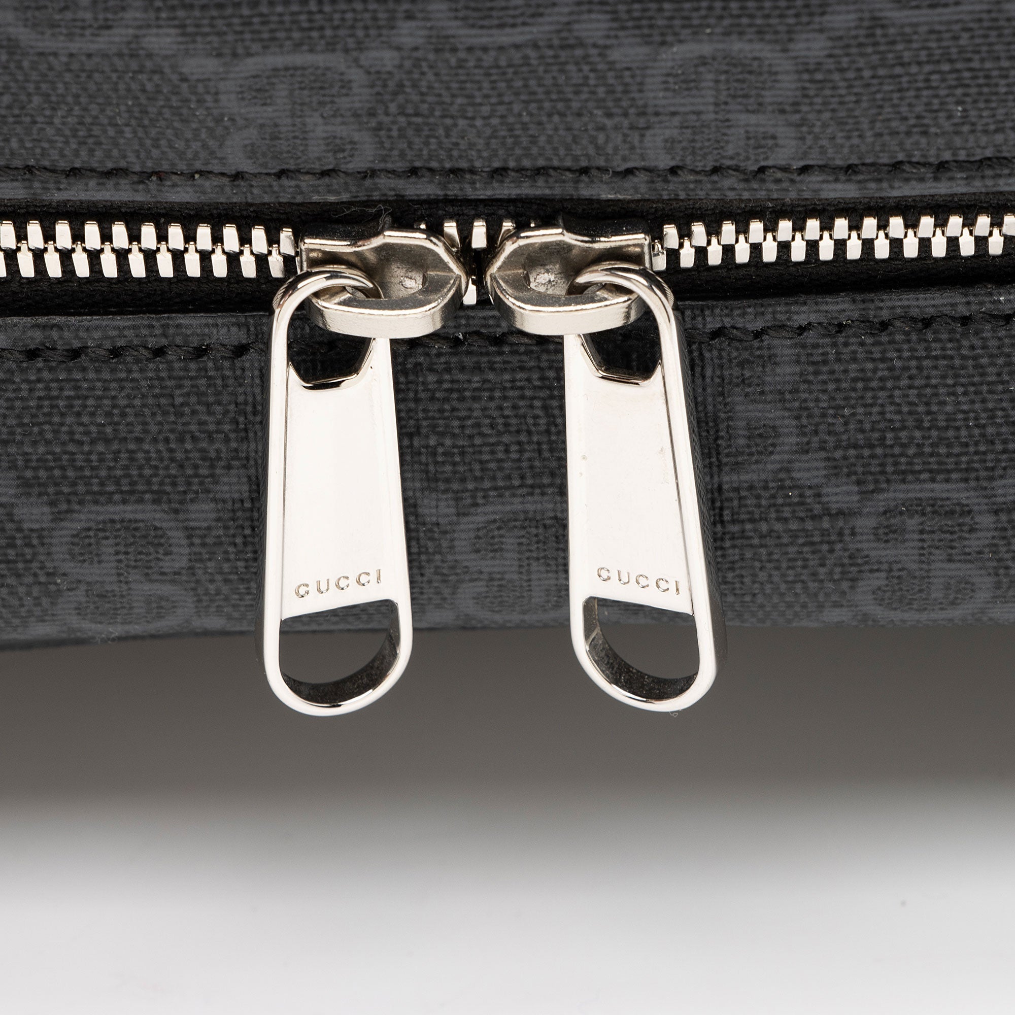 Gucci GG Supreme Square Shoulder Bag (SHF-ITmRpz)