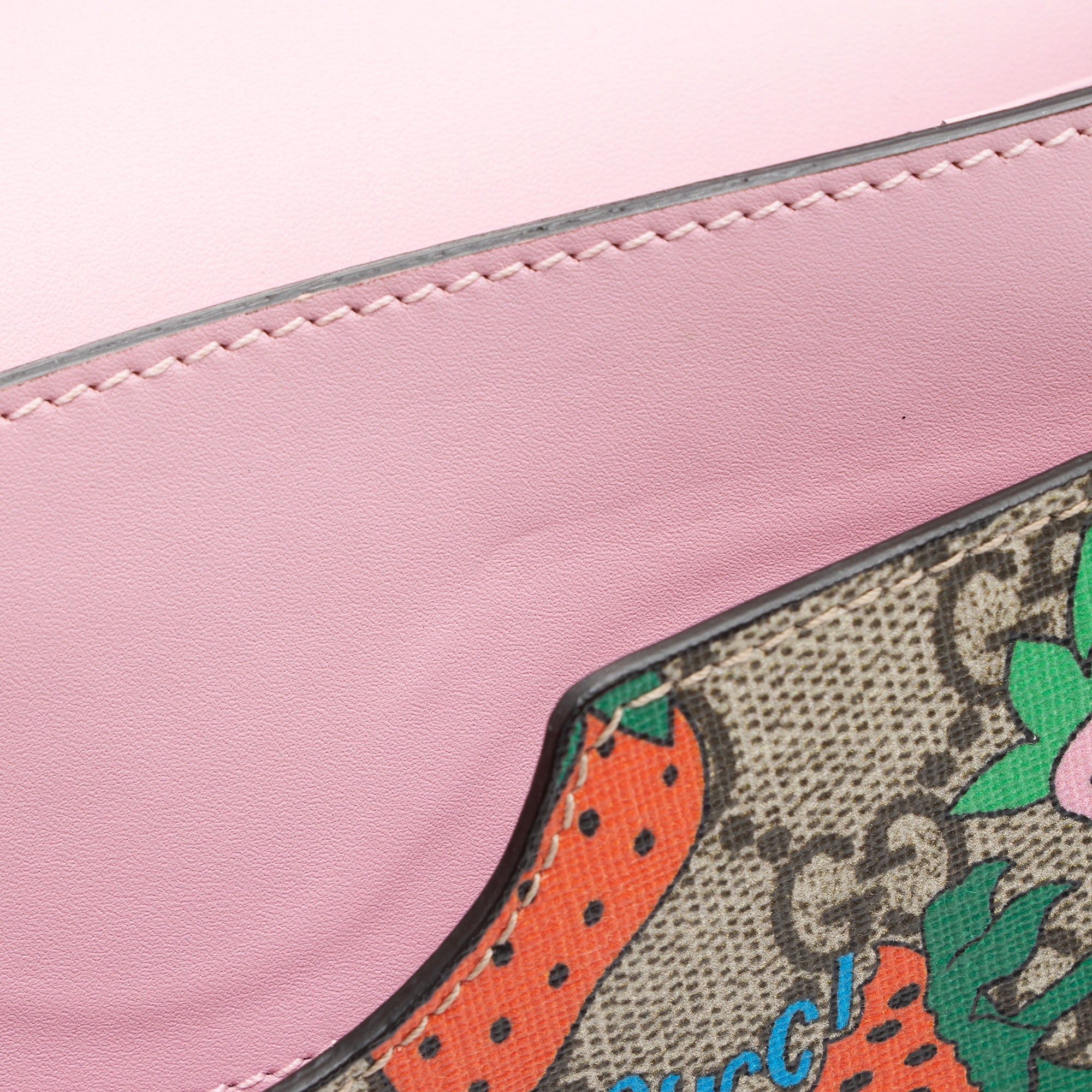 Gucci GG Supreme Strawberry Wallet on Chain (SHF-95dwLu)