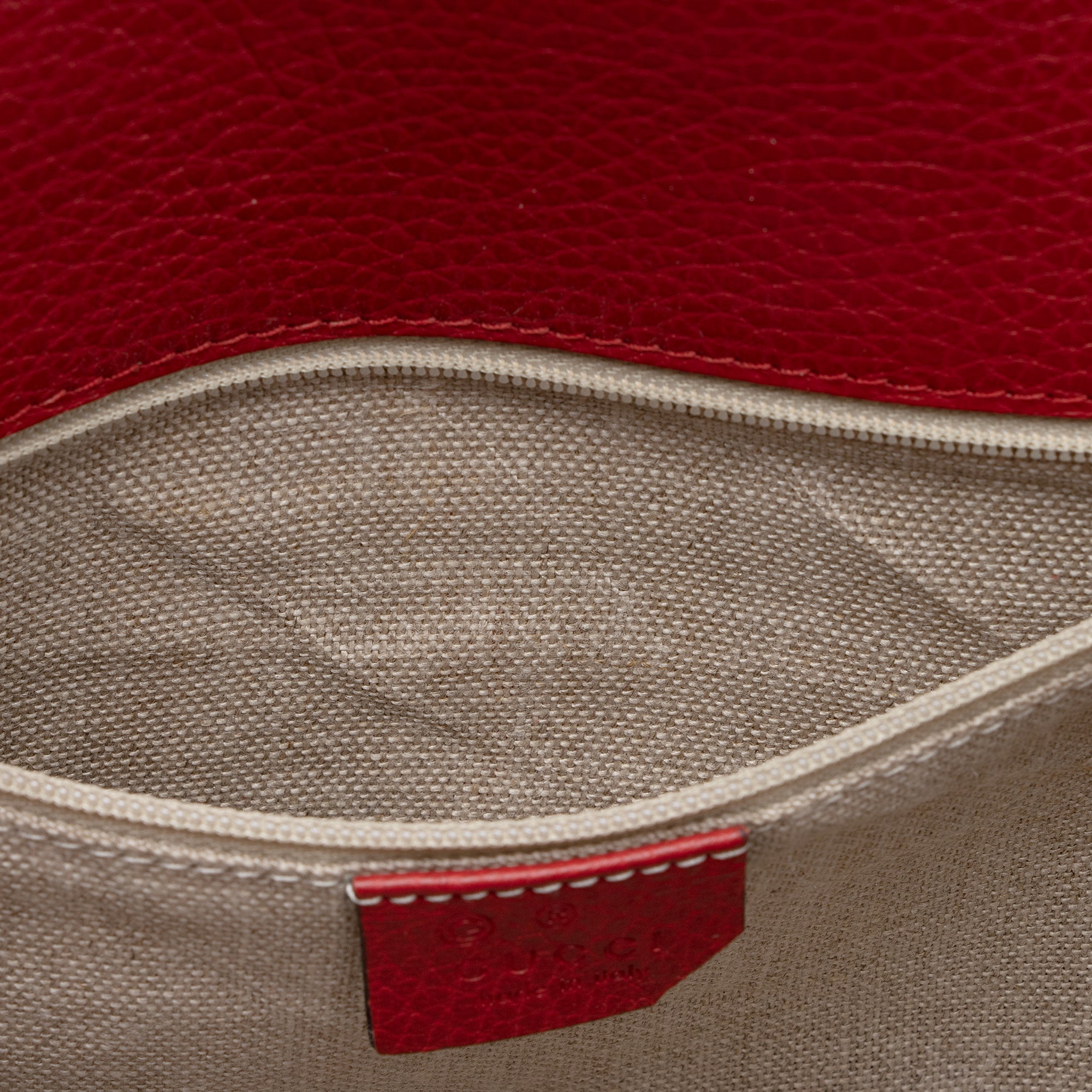 Gucci Grained Calfskin Interlocking G Medium Shoulder Bag (SHF-22410)