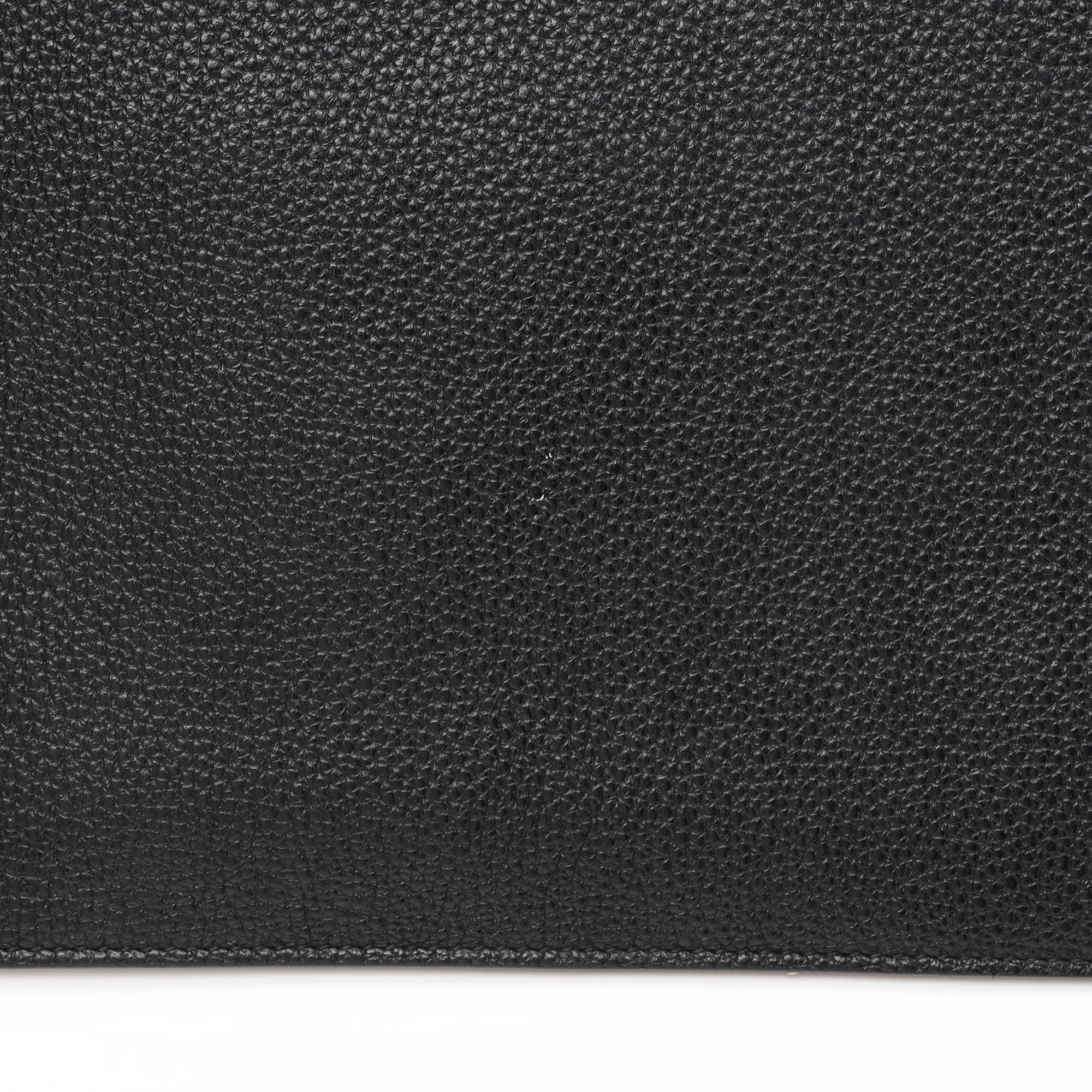 Gucci Grained Leather Zumi Pouch (SHF-AvV2u4)
