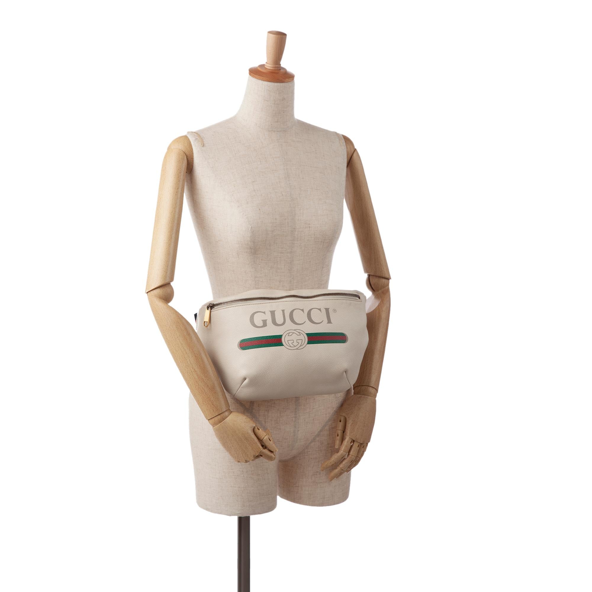 Gucci Gucci Logo Belt Bag (SHG-AN12yt)
