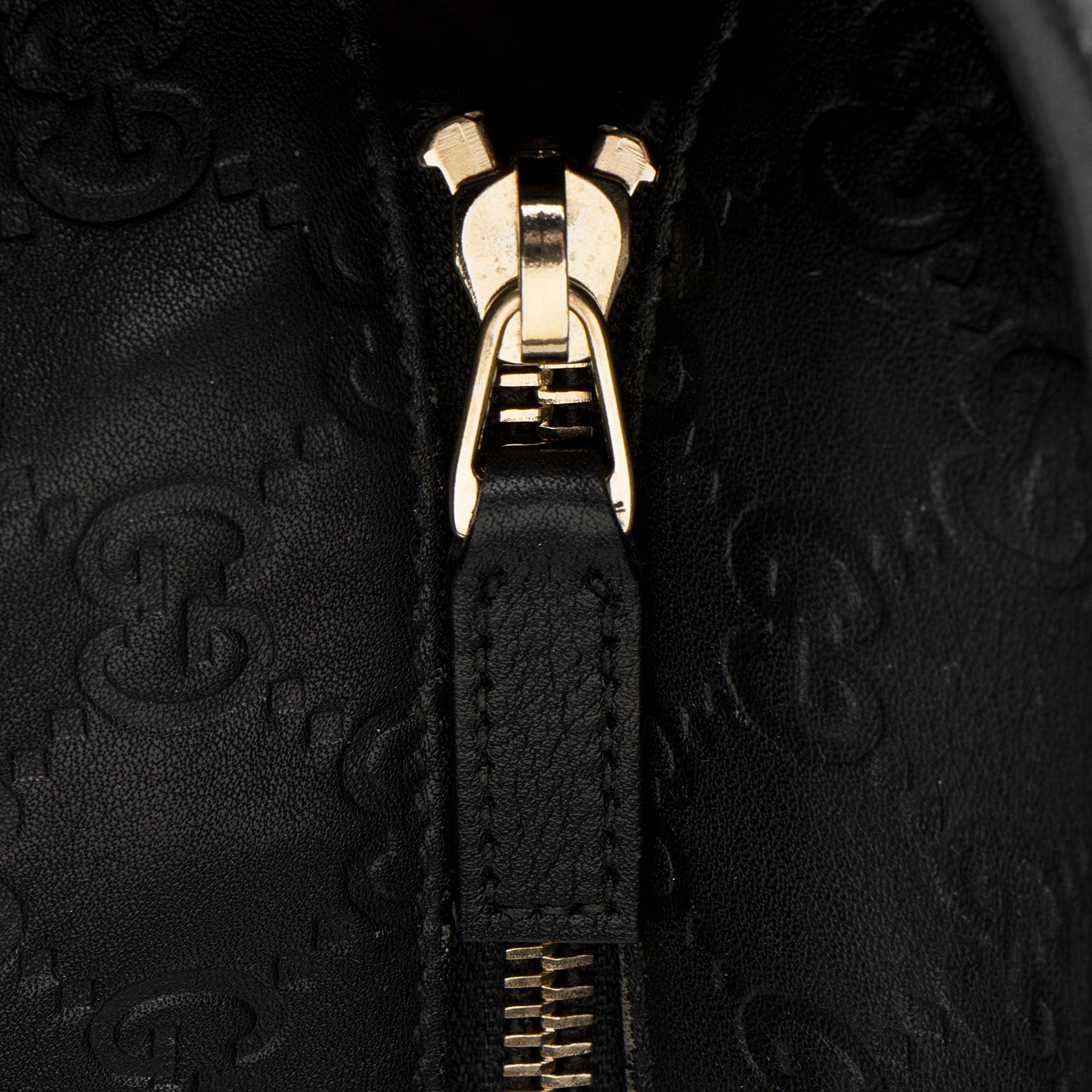 Gucci Guccissima Leather Classic Medium Zip Tote (SHF-CnrScb)