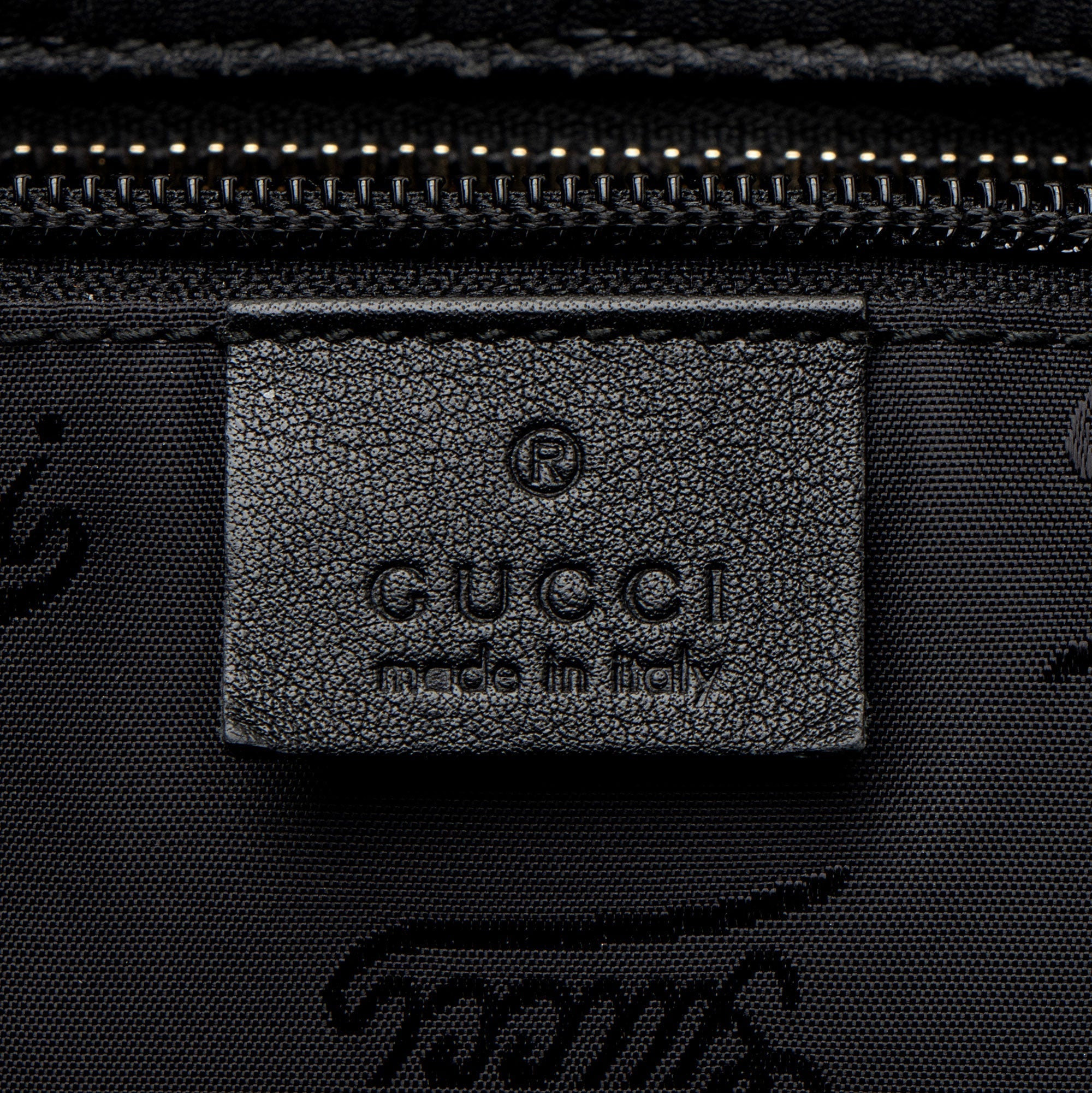 Gucci Guccissima Leather Classic Medium Zip Tote (SHF-CnrScb)