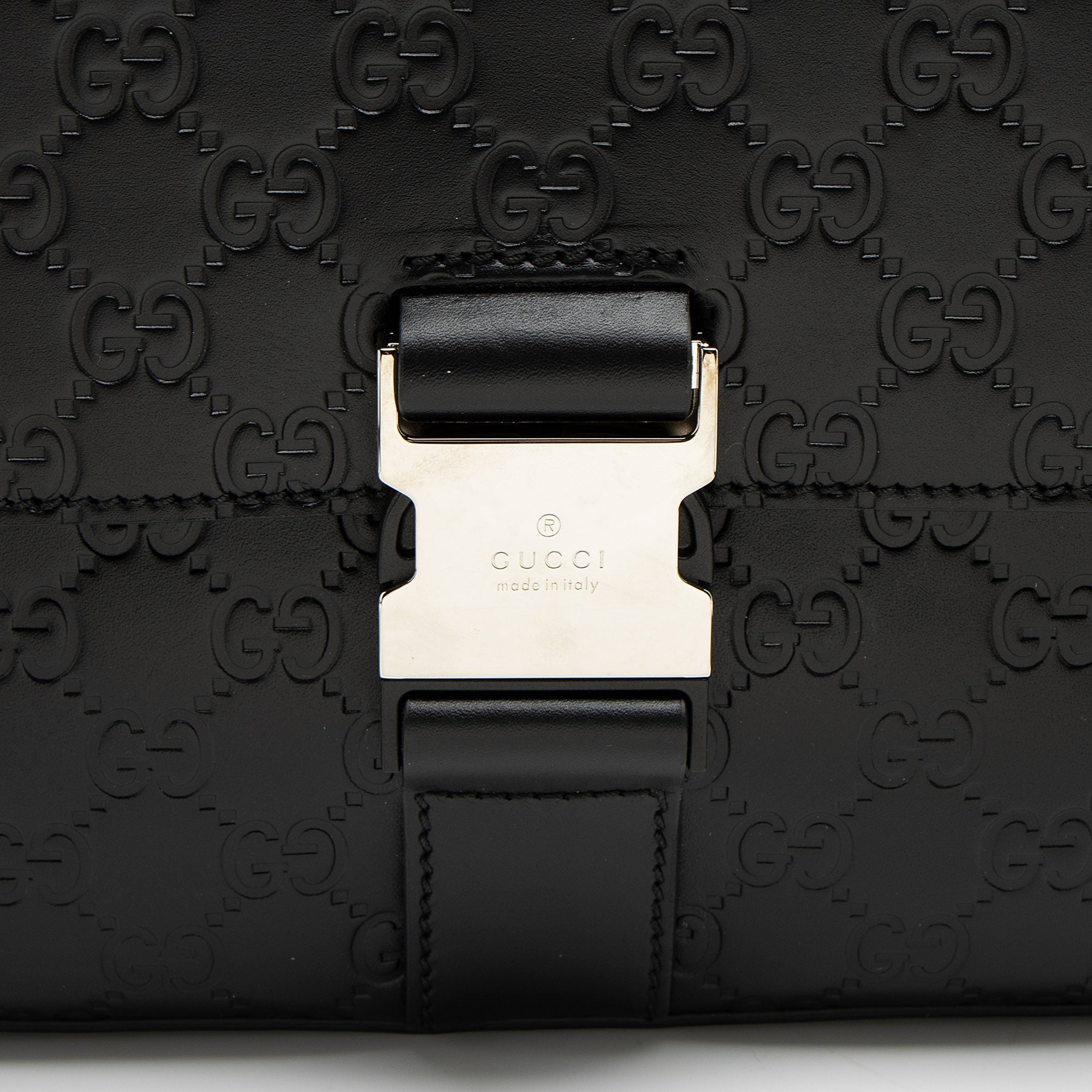 Gucci Guccissima Leather Buckle Messenger (SHF-hZFpSA)
