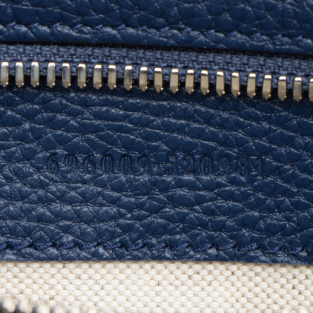 Gucci Jumbo GG Embossed Leather Medium MessLBger