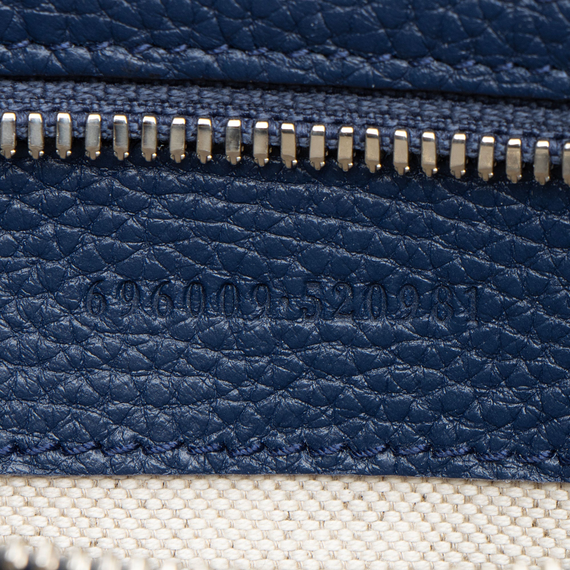 Gucci Jumbo GG Embossed Leather Medium MessLBger
