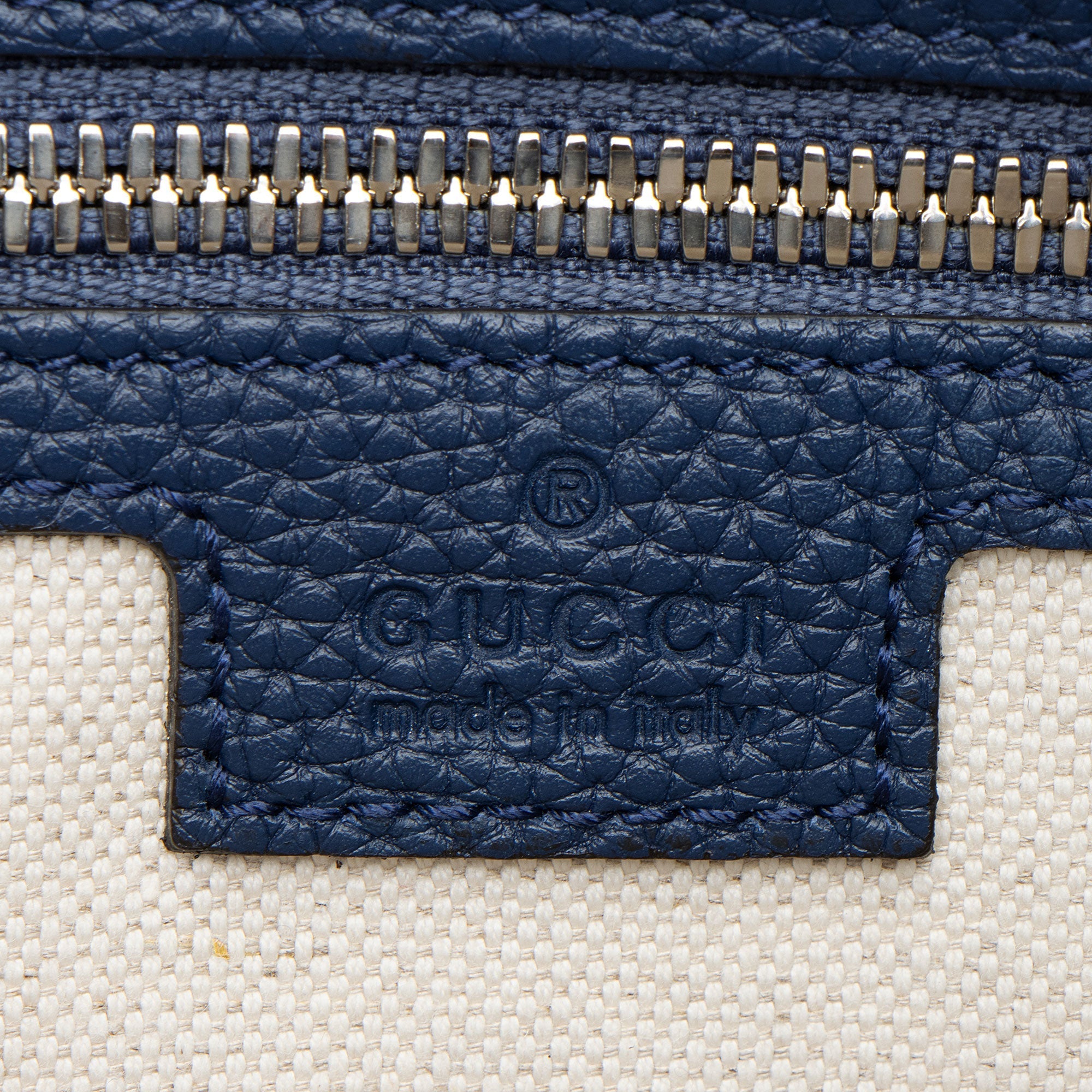 Gucci Jumbo GG Embossed Leather Medium MessLBger