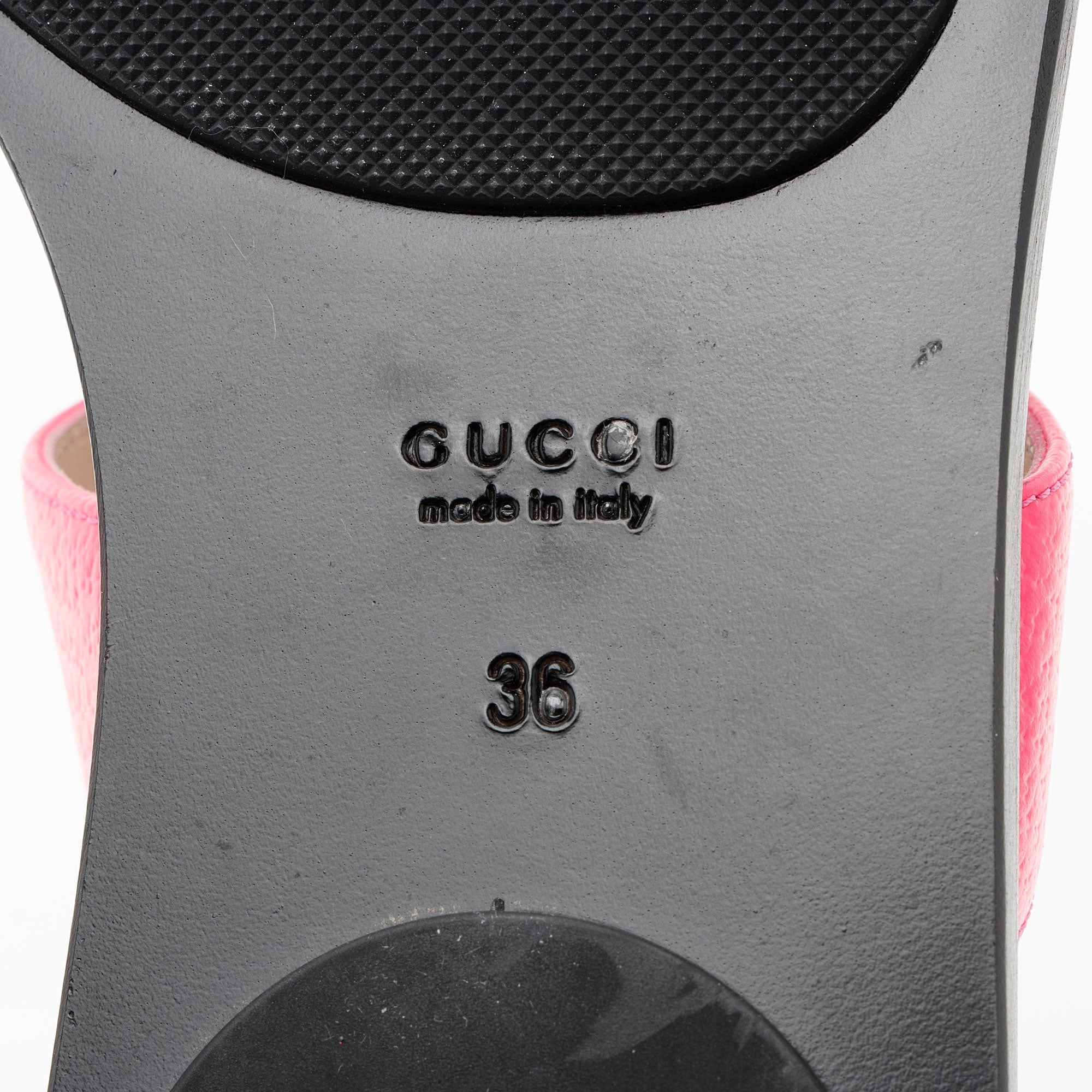 Gucci Leather GG Marmont T Strap Sandals - Size 6 / 36 (SHF-MHM08Q)