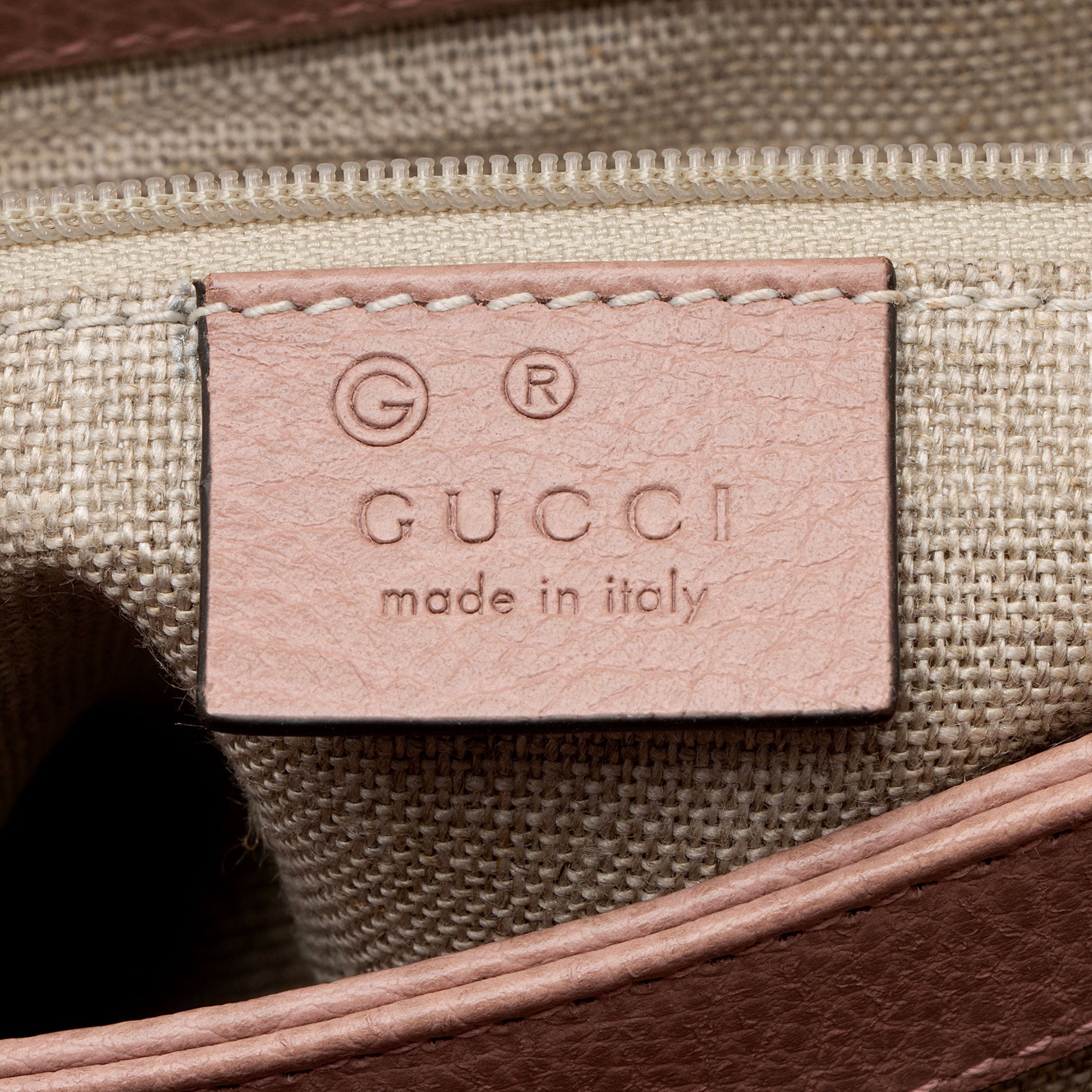 Gucci Leather Interlocking G Small Top Handle (SHF-WEVYEv)