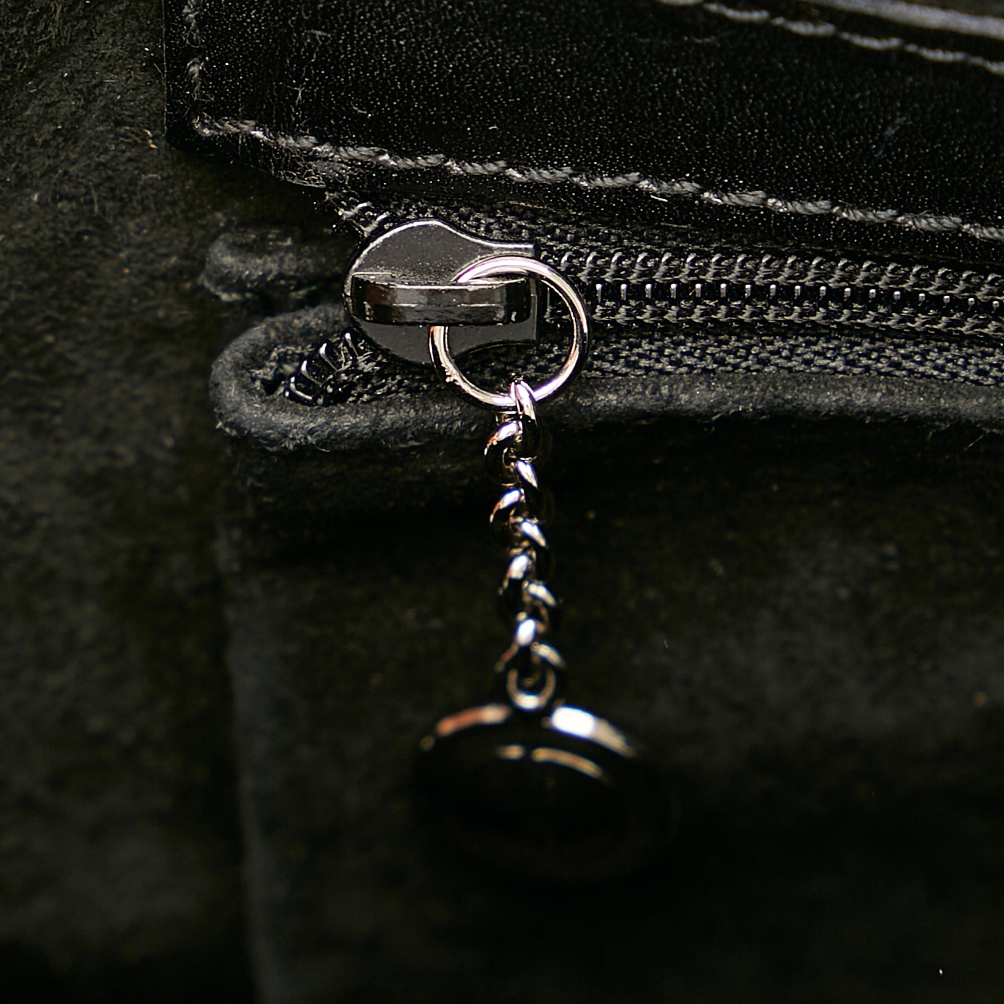 Gucci Leather Shoulder Bag (SHG-36160)