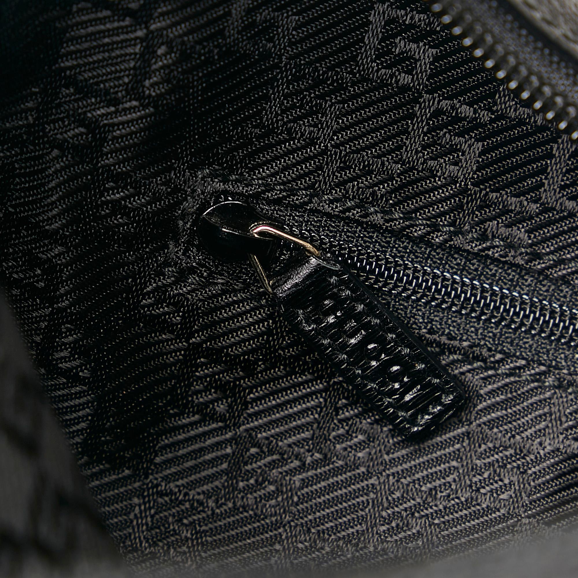 Gucci Leather Shoulder Bag (SHG-Cr1Dv5)