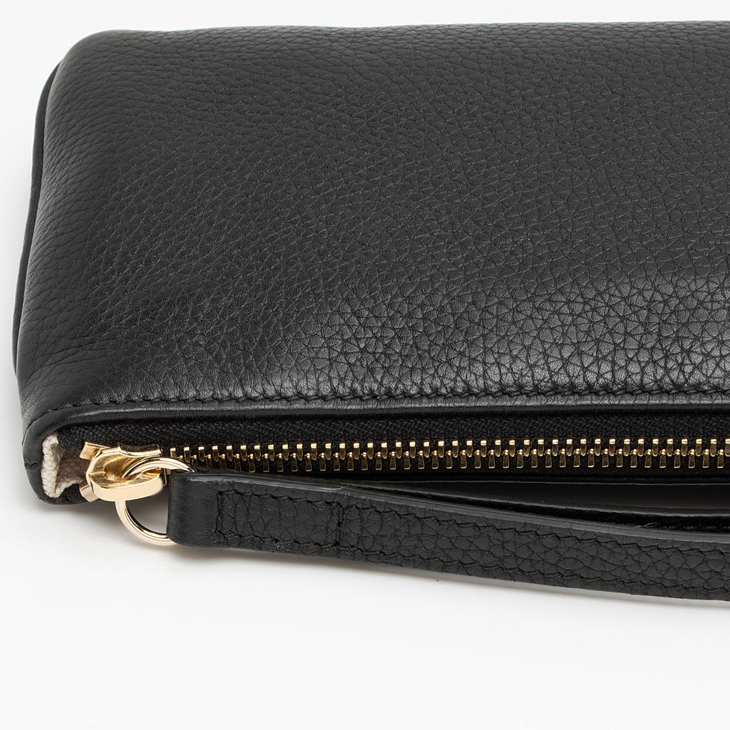 Gucci Leather Soho Wristlet (SHF-tCQd7D)
